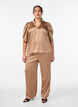 Blouse satin&eacute;e avec manches courtes et col &agrave; volants, Marron, Model image number 1