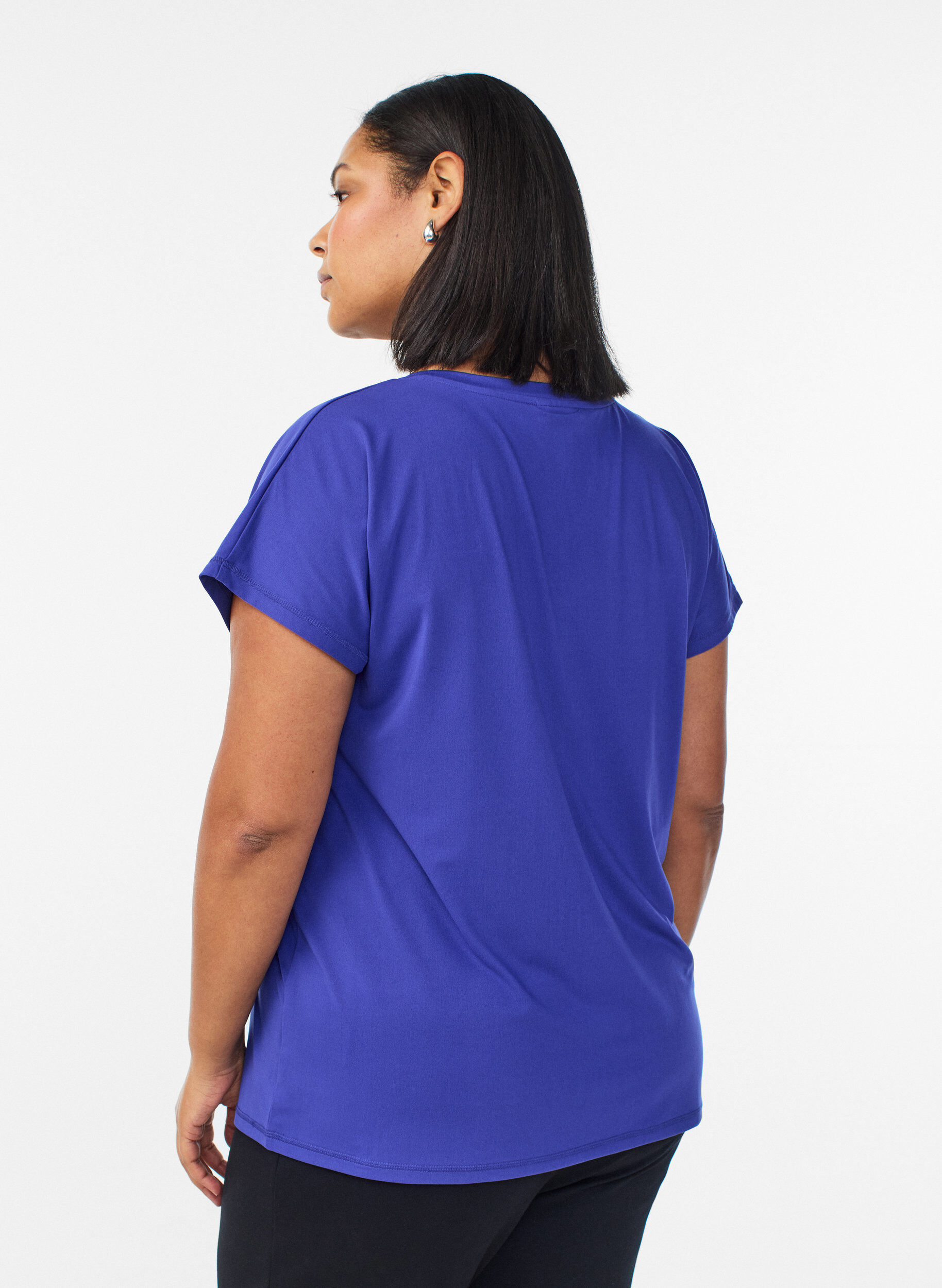 Zizzi T-shirt d&rsquo;entra&icirc;nement ample avec col en V, Violet, Model image number 2