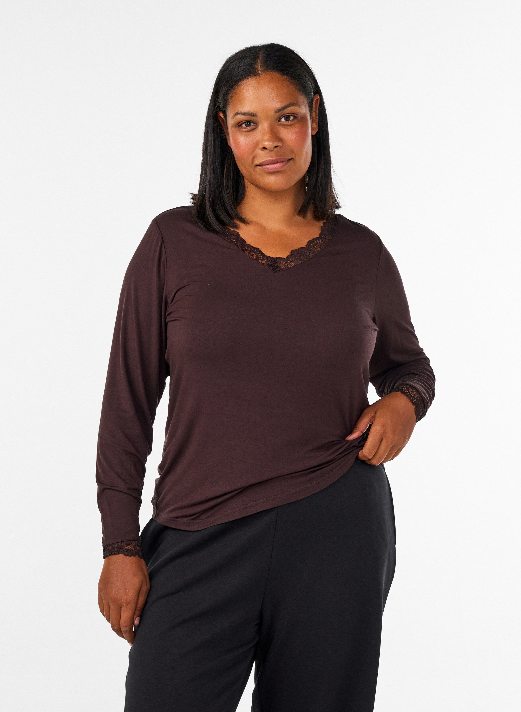 ZizziBlouse en viscose avec d&eacute;tails en dentelle et col en V, Marron, Model image number 0