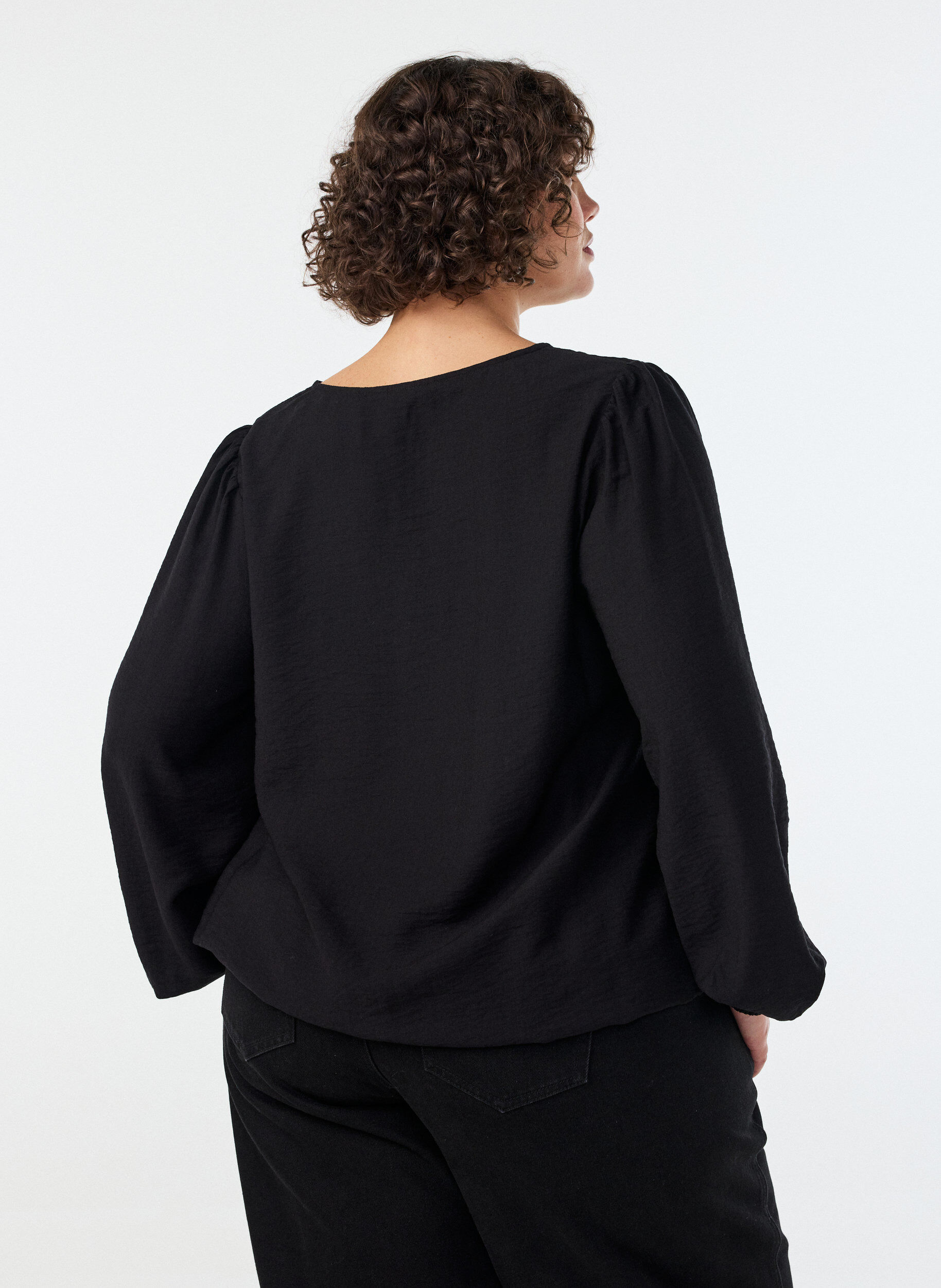 ZizziBlouse en viscose &agrave; col V et coupe ballon, Noir, Model image number 2