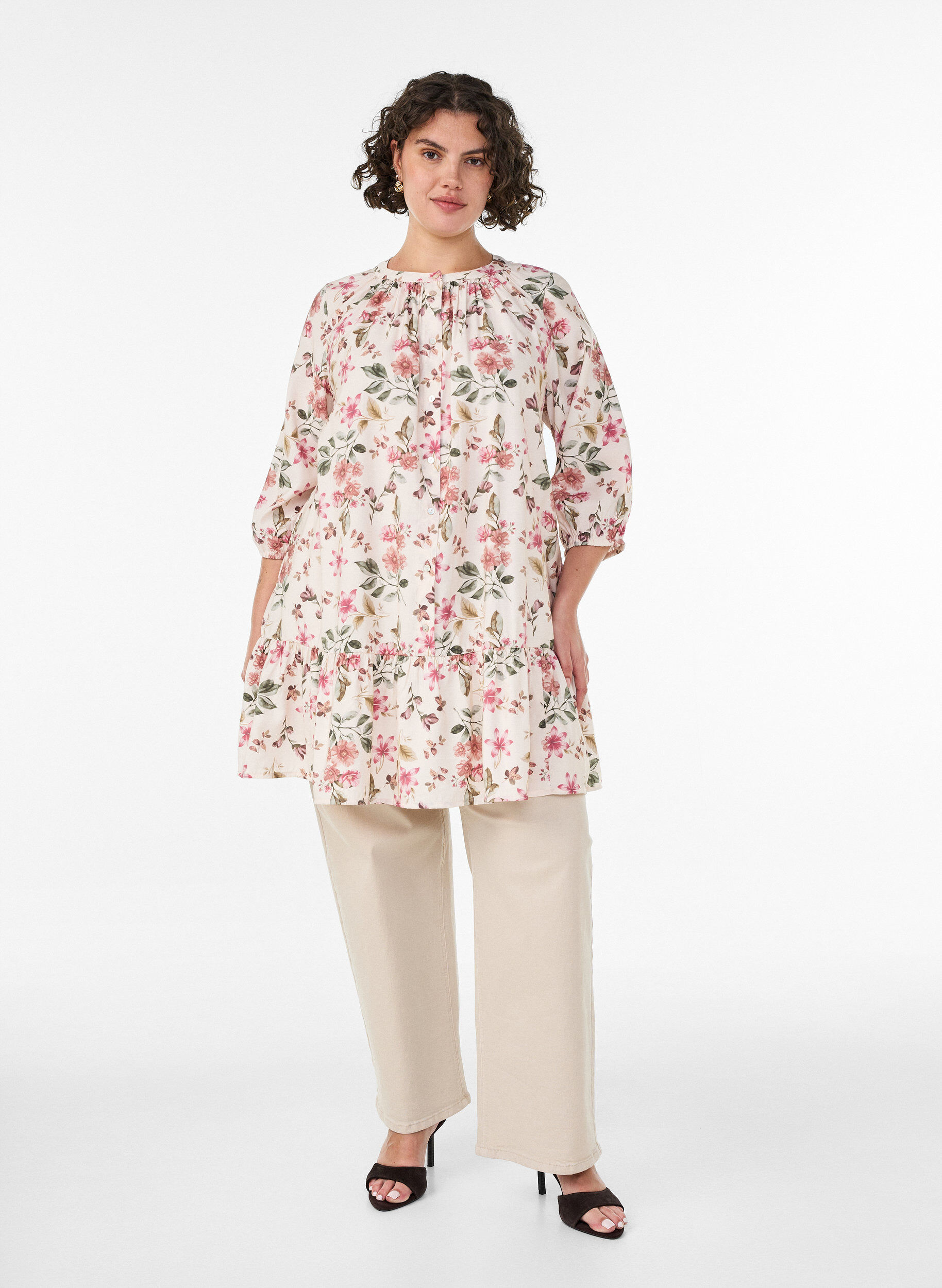 ZizziTunique coupe &eacute;vas&eacute;e en viscose avec manches 3/4, Vanille, Model image number 1