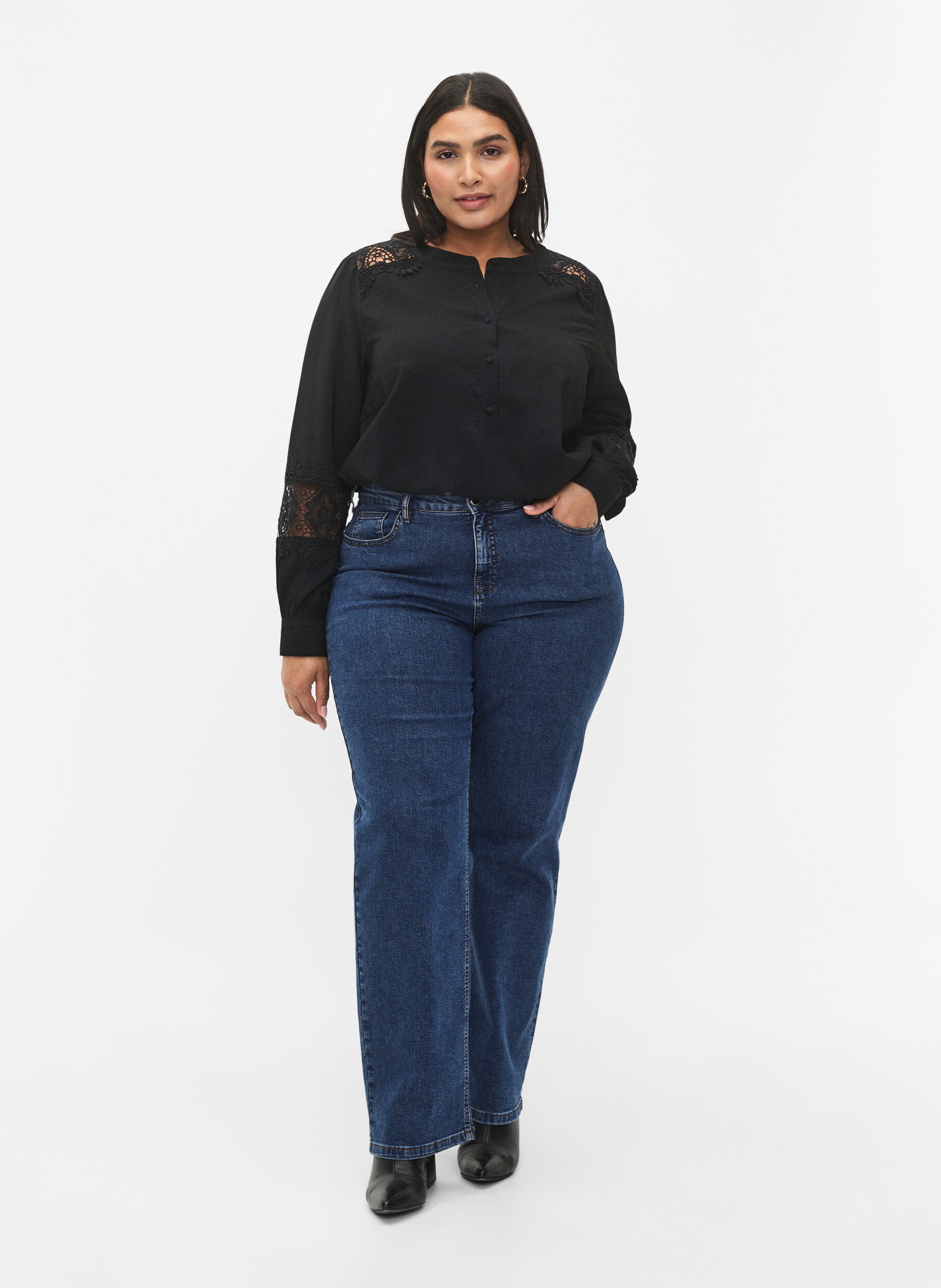 Zizzi Chemisier en viscose avec d&eacute;tails en crochet, Black, Model image number 2