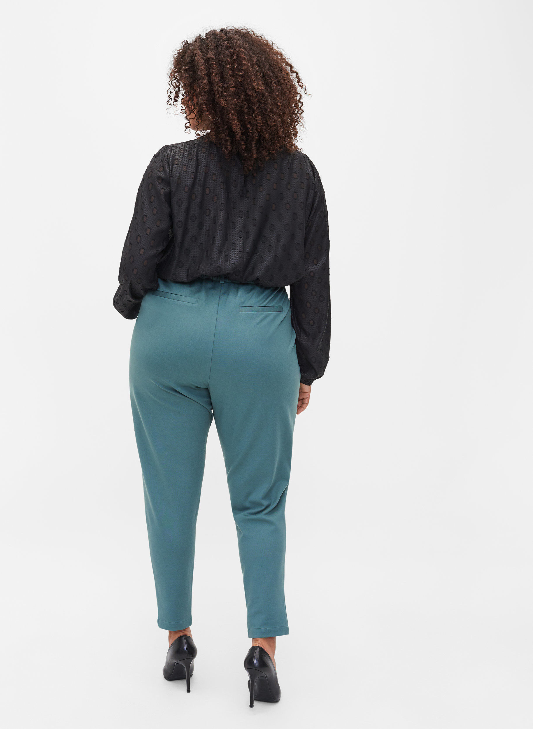 Zizzi Pantalon court avec poches et  cordon de serrage r&eacute;glable, Silver Pine, Model image number 1