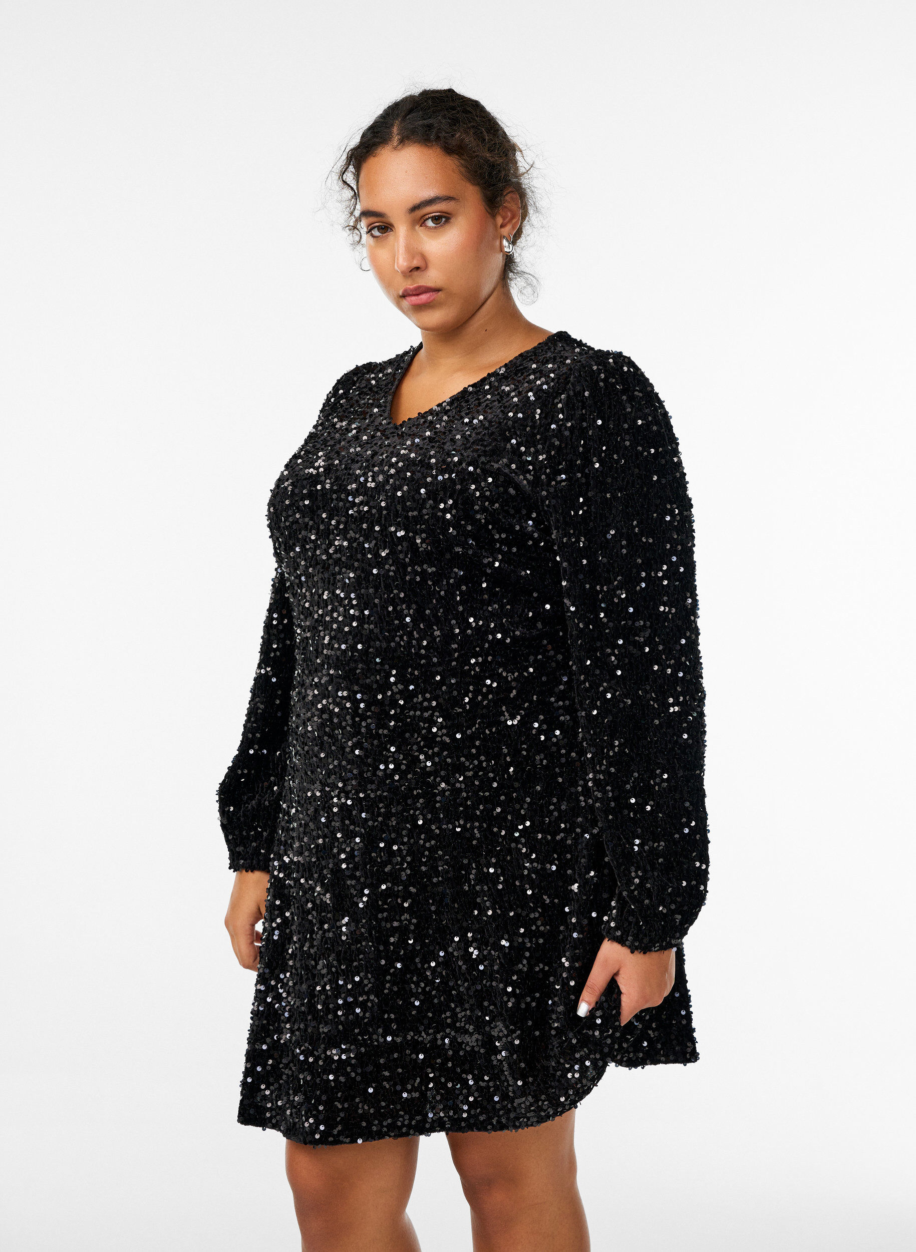 Zizzi Robe courte &eacute;vas&eacute;e &agrave; sequins, Noir, Model image number 1