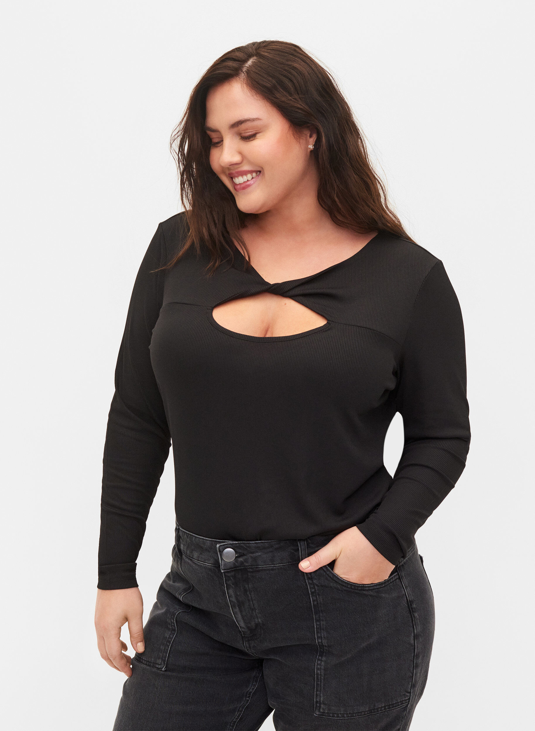Zizzi Blouse avec d&eacute;tail d&eacute;coupe et manches longues, Black, Model image number 0
