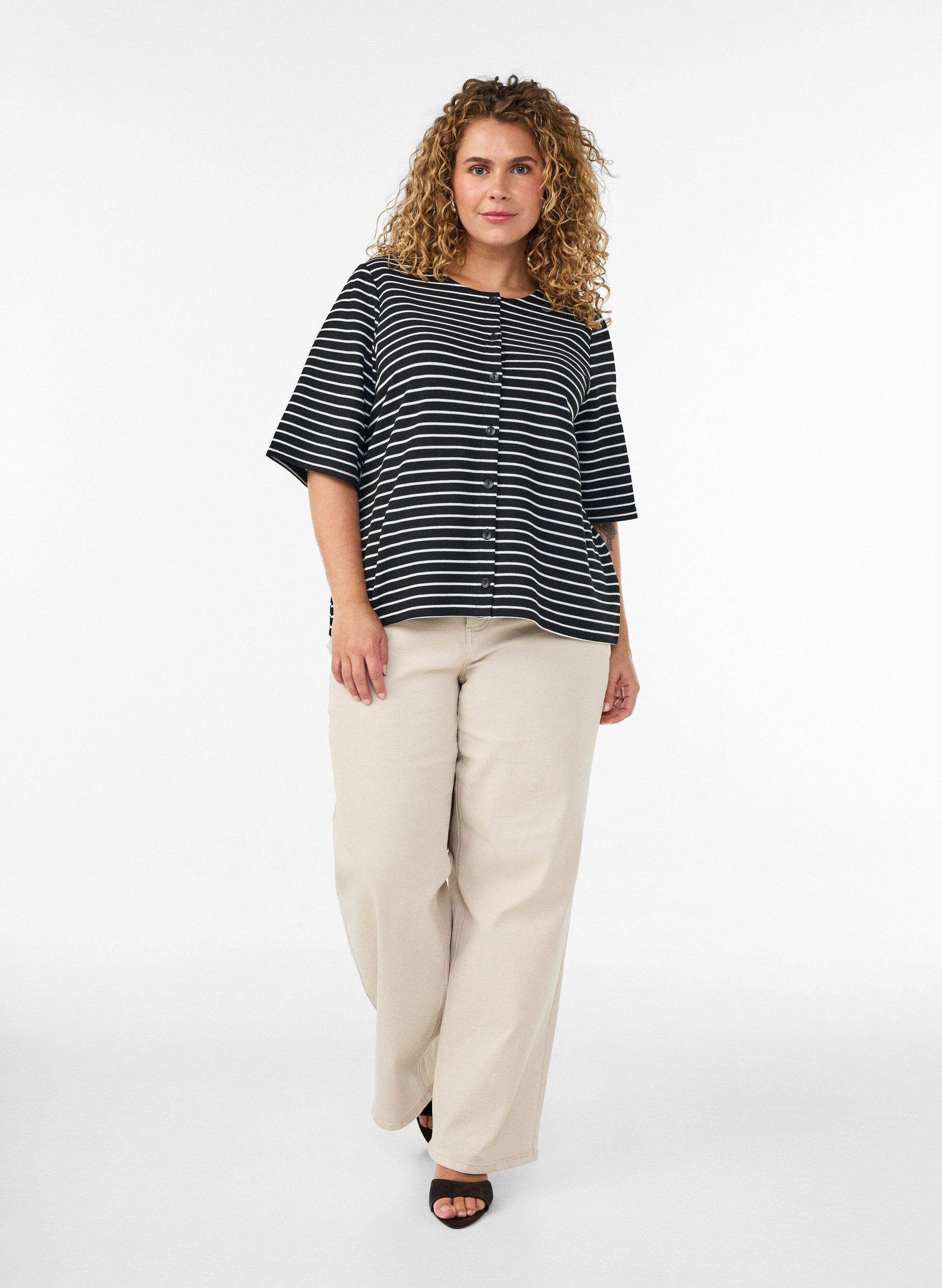 ZizziBlouse c&ocirc;tel&eacute;e &agrave; fermeture boutonn&eacute;e, Noir, Model image number 1