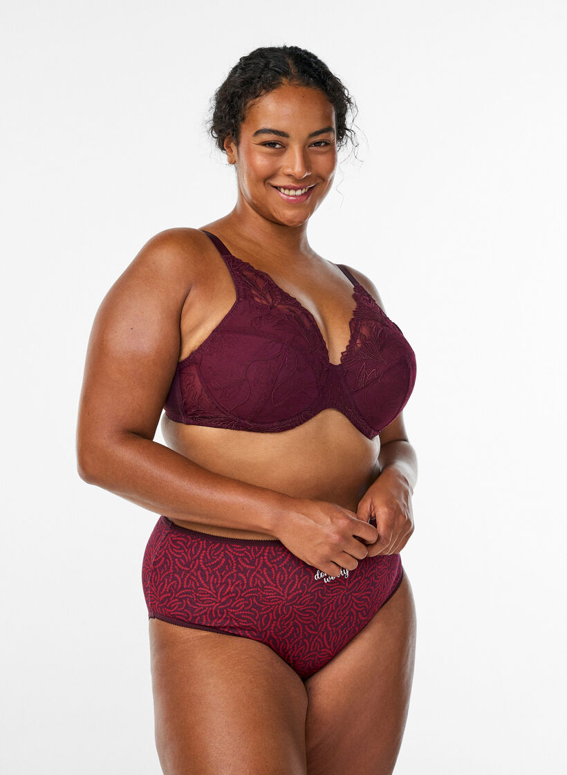 Soutien-gorge rembourr&eacute; en dentelle avec armatures, Bordeaux, Model image number 1
