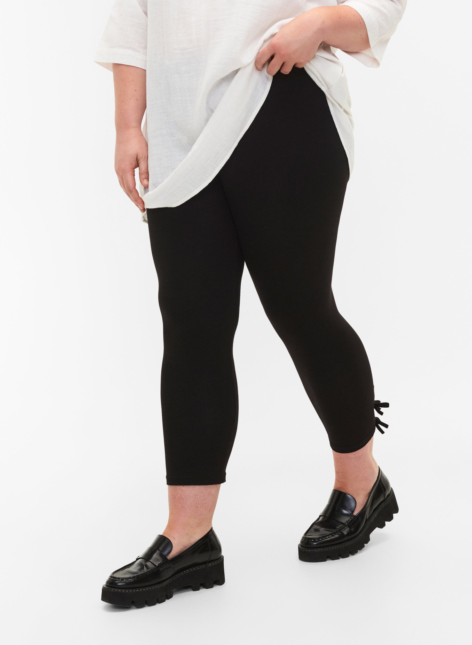 Zizzi leggings 3/4 en viscose avec noeud, Black, Model image number 0