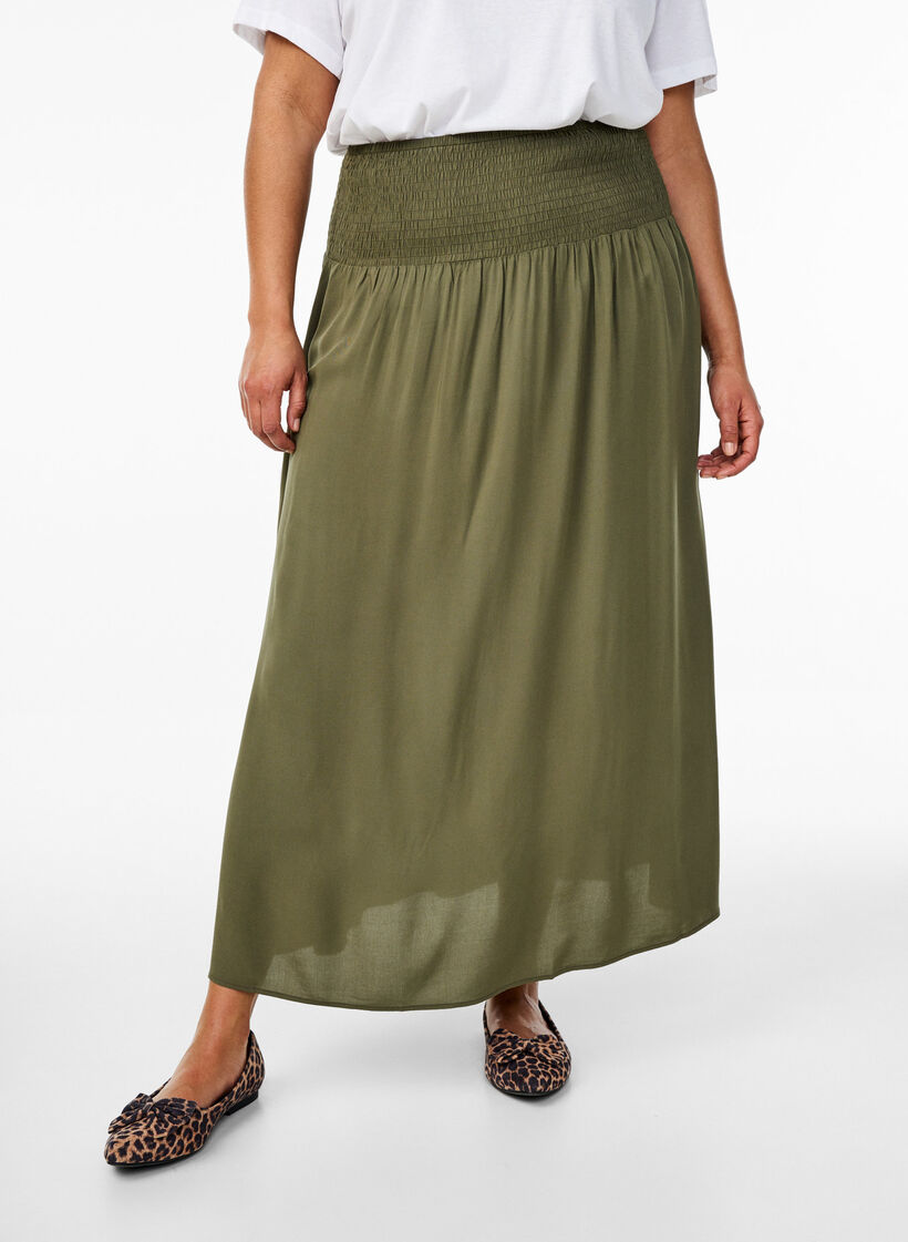 Jupe longue en viscose avec smocks, Vert, Model image number 2
