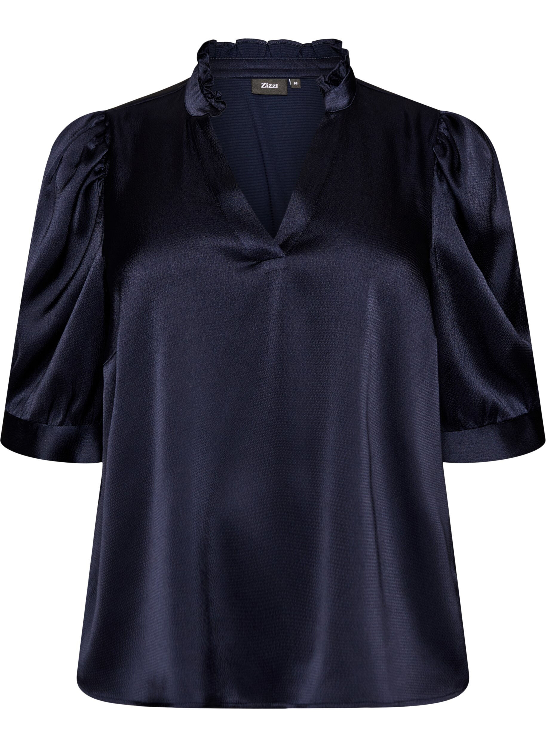 Blouse satin&eacute;e avec manches courtes et col &agrave; volants