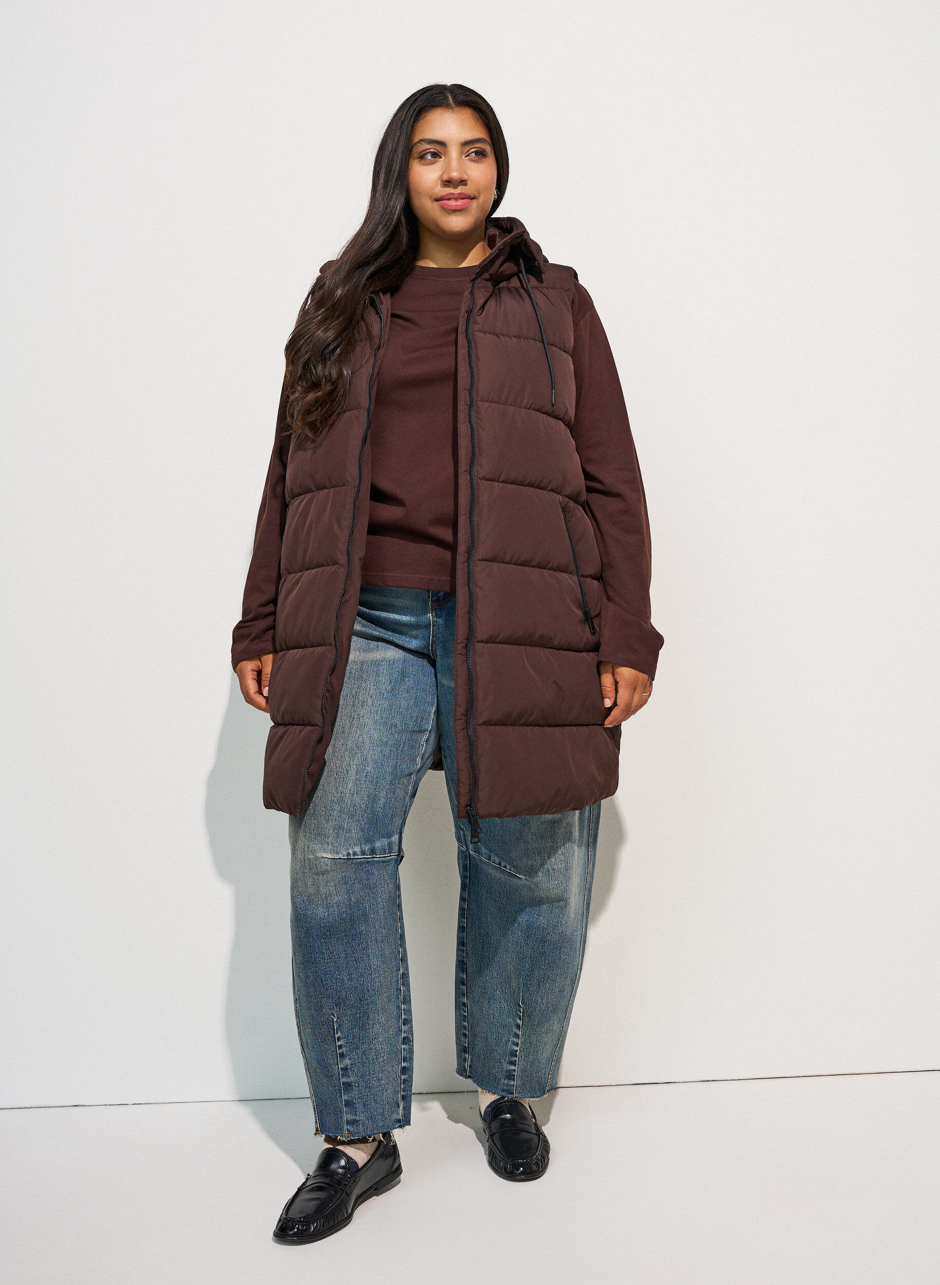 ZizziGilet long avec capuche et poches, Marron, Model image number 0