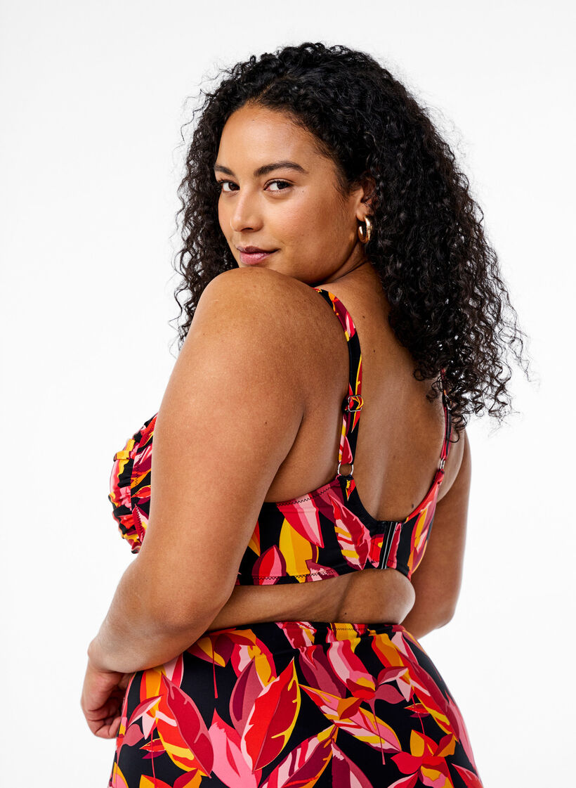 Top de bikini rembourr&eacute; avec imprim&eacute;s, Rouge, Model