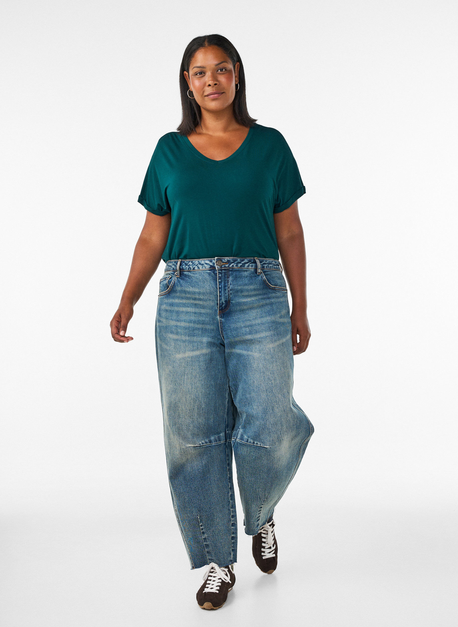 ZizziBasic T-shirt col V en viscose, Vert fonc&eacute;, Model image number 1