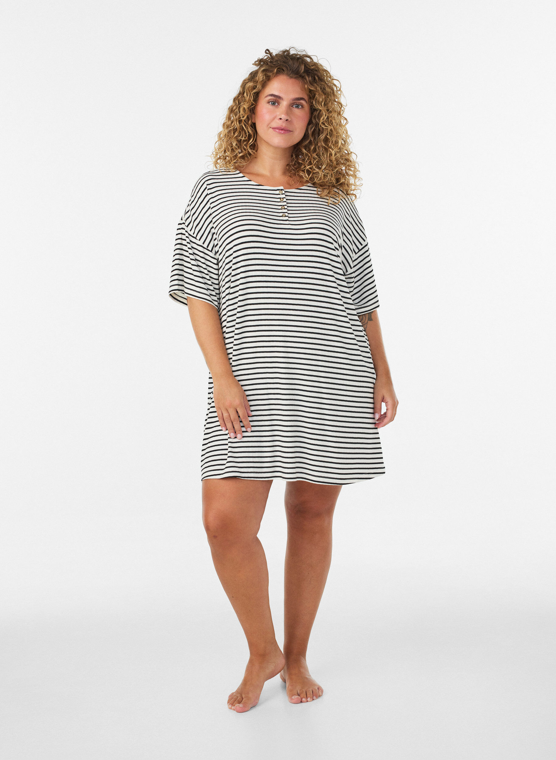 ZizziChemise de nuit &agrave; rayures en jersey de viscose, Vanille, Model image number 1