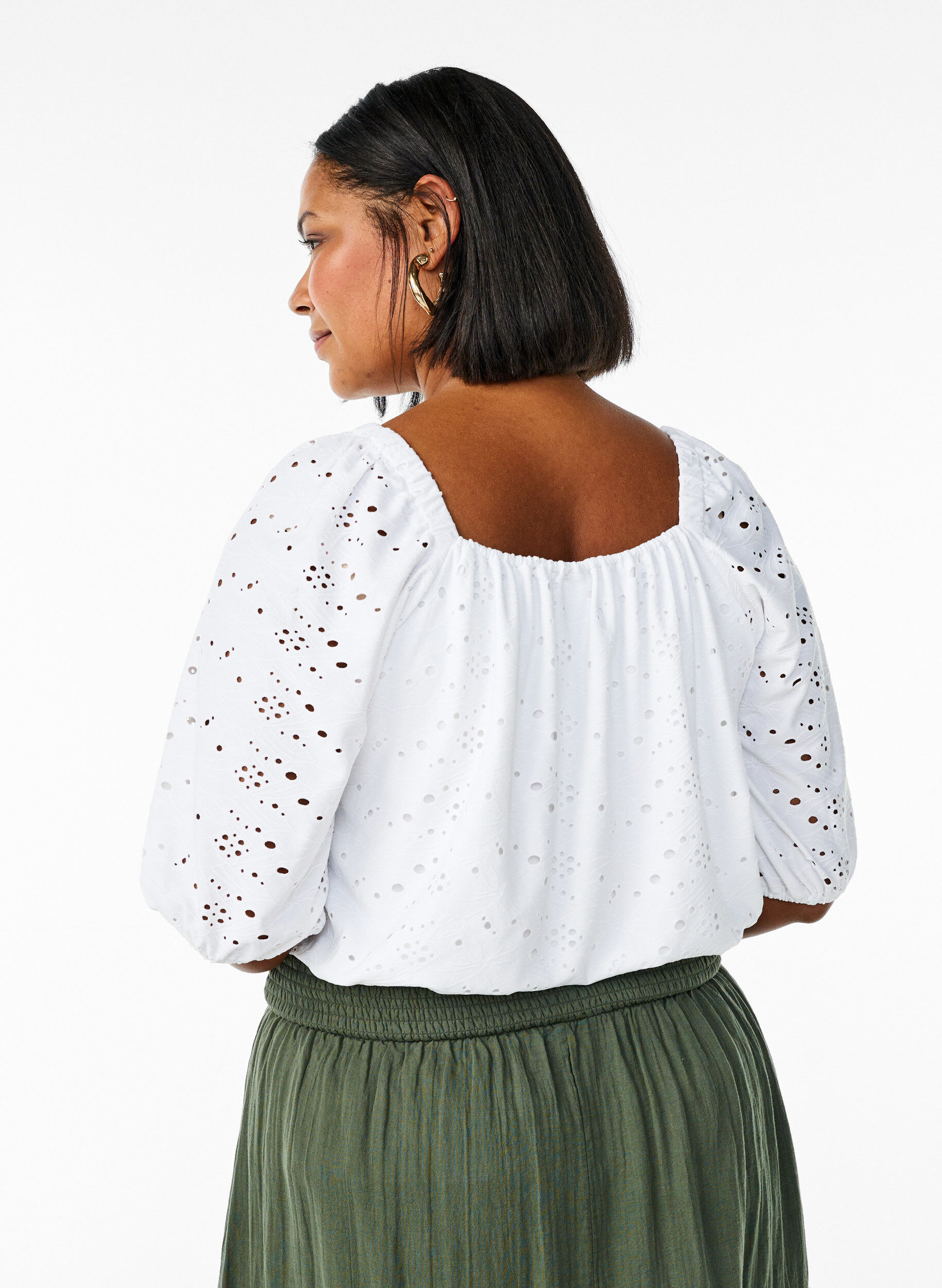 Zizzi Blouse &agrave; manches courtes bouffantes et motif ajour&eacute;, Blanc, Model image number 1