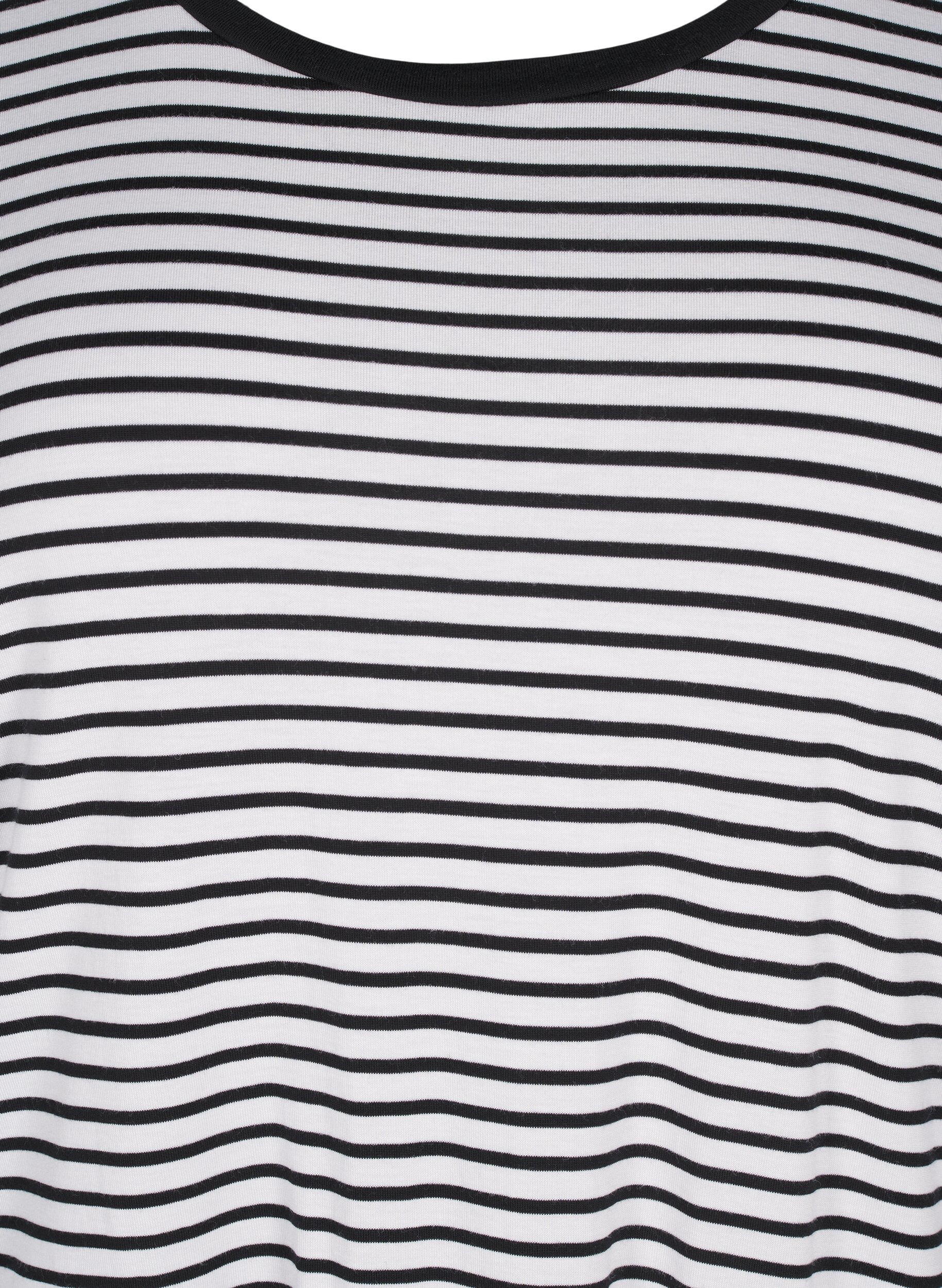 Zizzi T-shirt ray&eacute; en Lyocell &agrave; col rond, Noir, Packshot image number 2