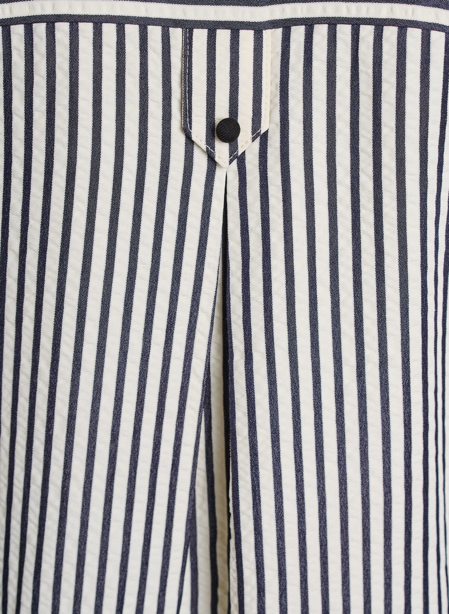 Zizzi Chemise ray&eacute;e avec d&eacute;tail bouton au dos, Bleu, Packshot image number 4