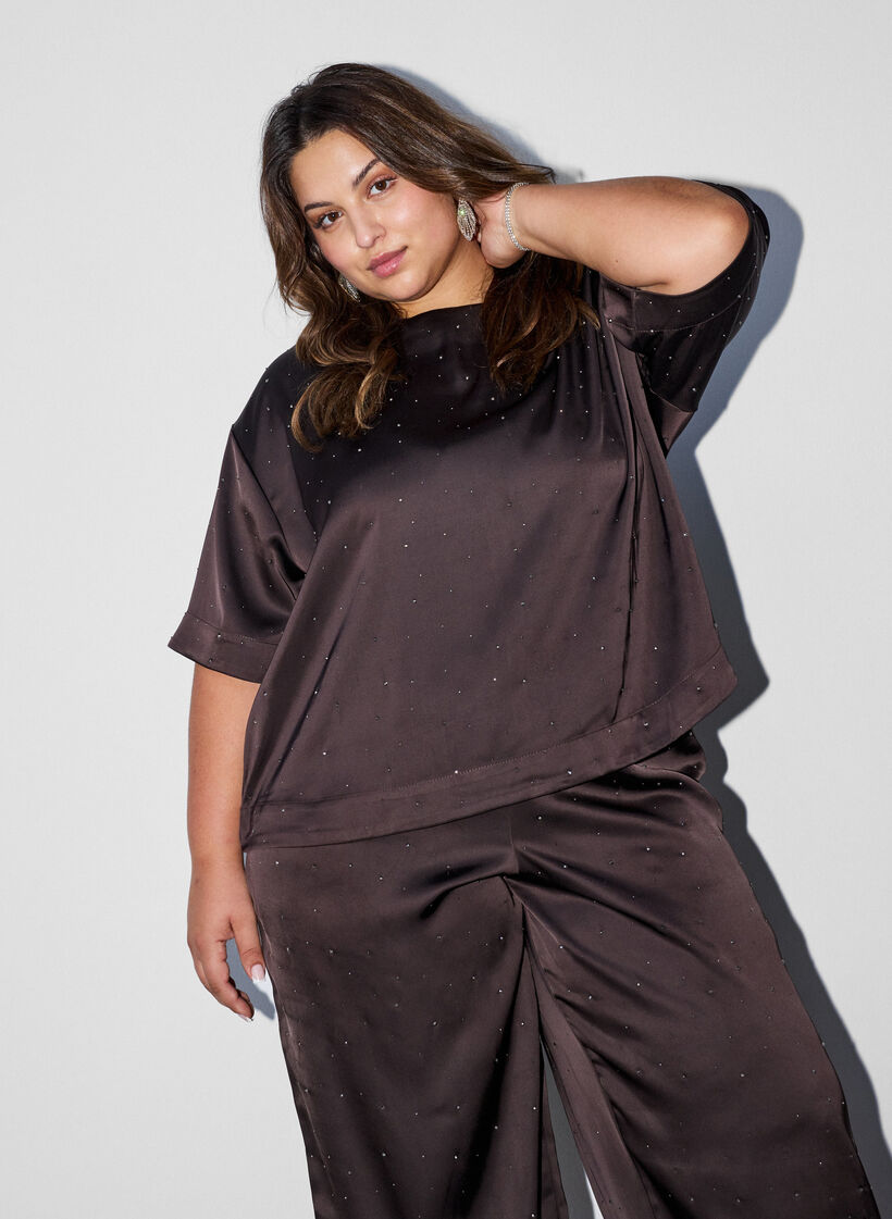 Blouse en satin avec strass et manches au coude, Marron, Model image number 0