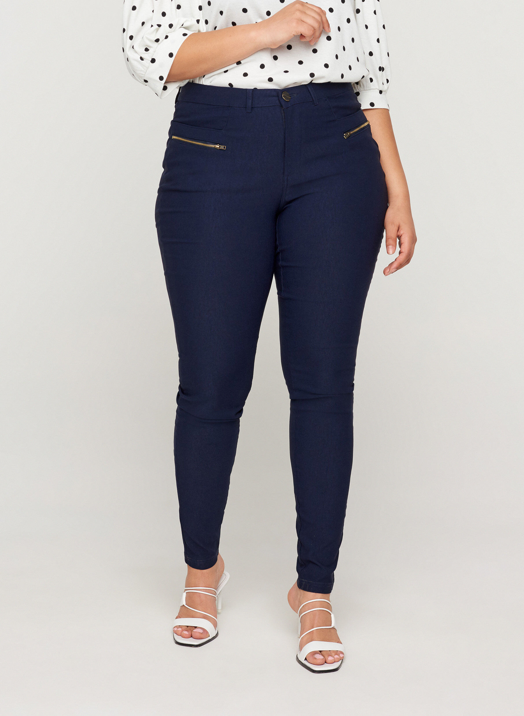 Zizzi Pantalon moulant avec d&eacute;tails de fermetures &eacute;clairs , Bleu, Model image number 3