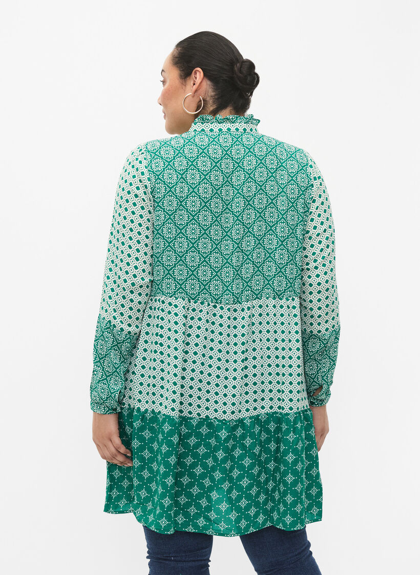 Robe trapèze avec motifs et lignes de coupe, Green AOP, Model image number 1