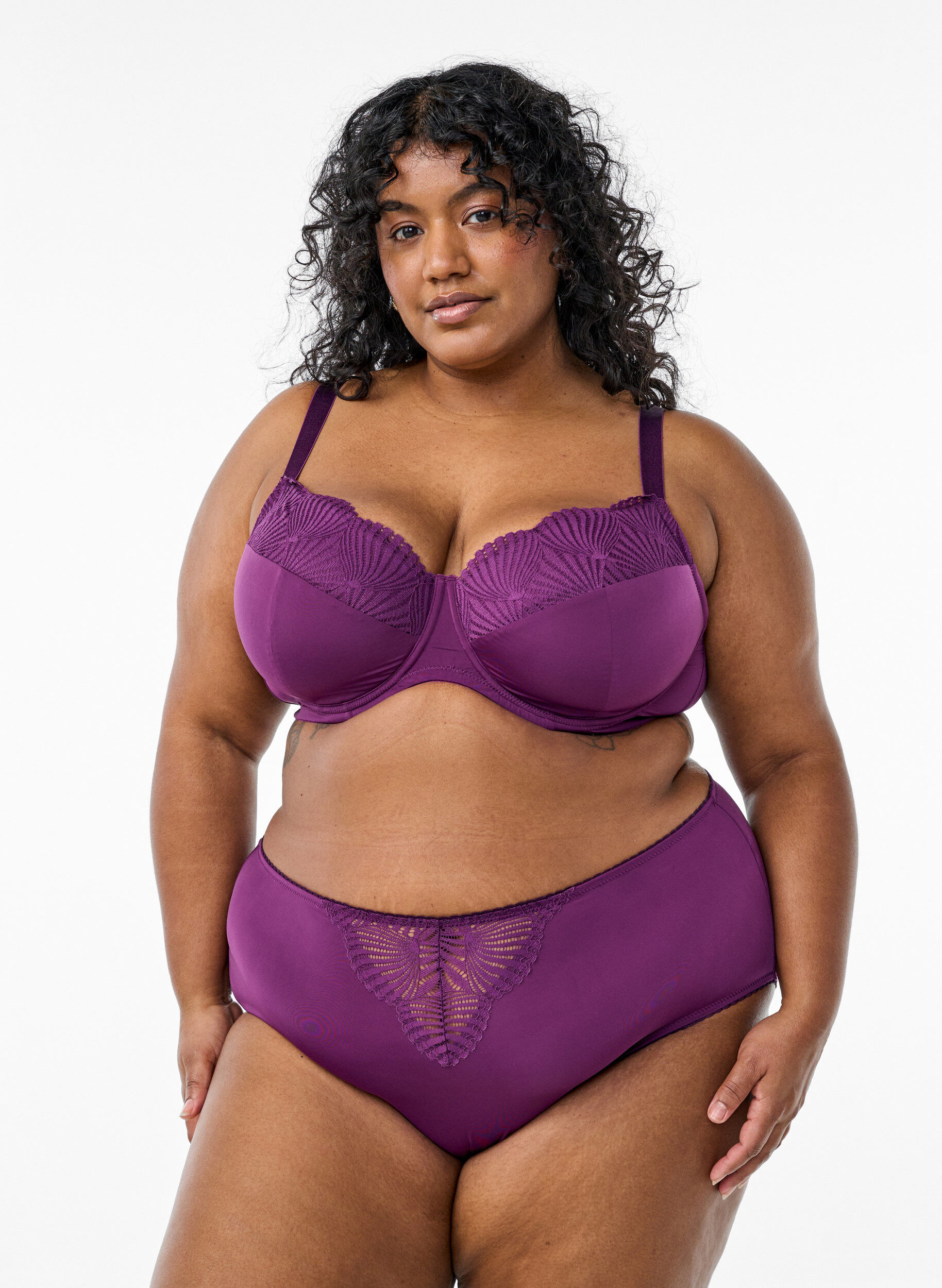 Culotte en microfibre avec d&eacute;tails en dentelle, Bordeaux fonc&eacute;, Model