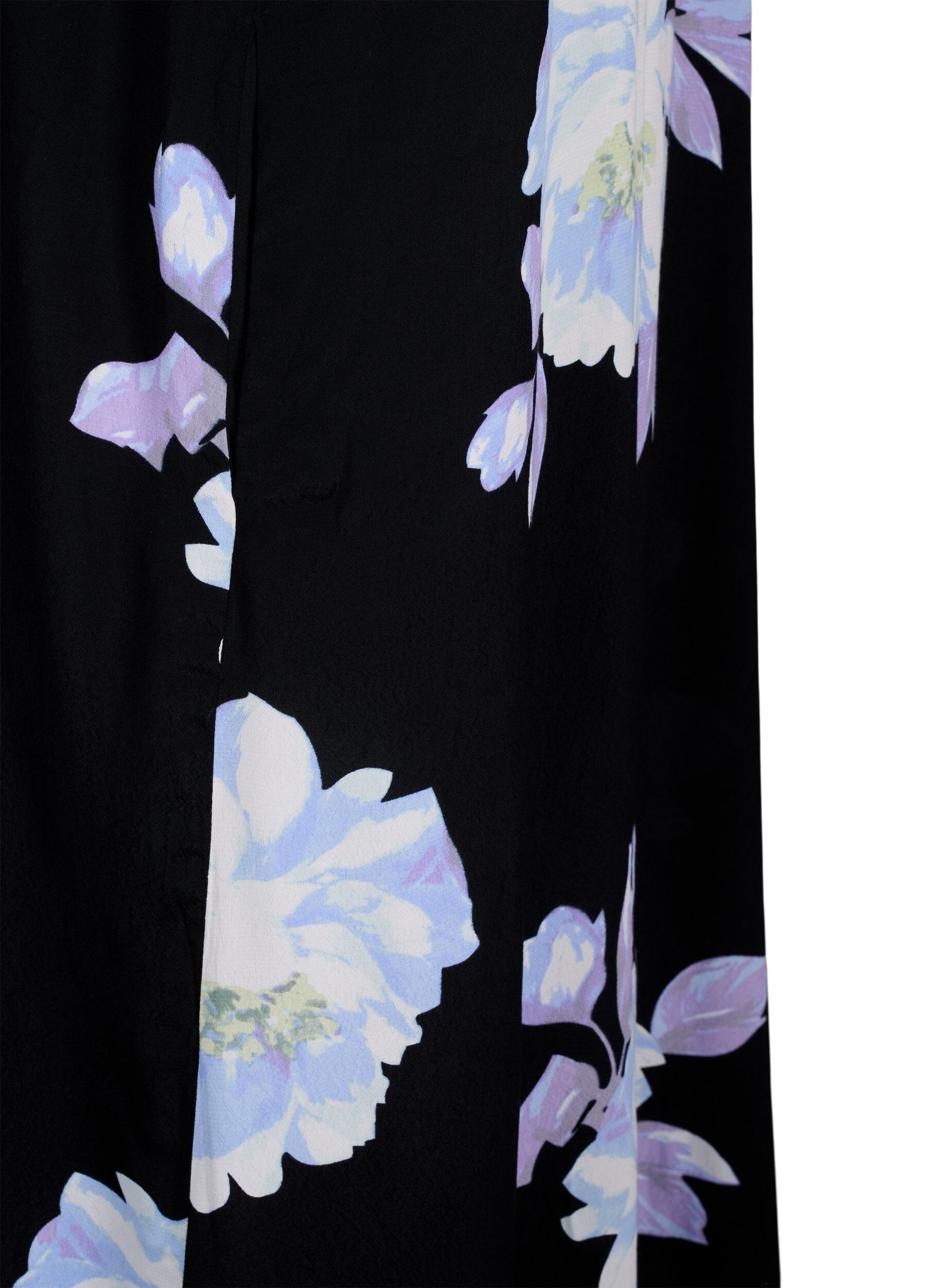 Zizzi Robe &agrave; fleurs &agrave; manches courtes en viscose, Black Big Flower AOP, Packshot image number 3