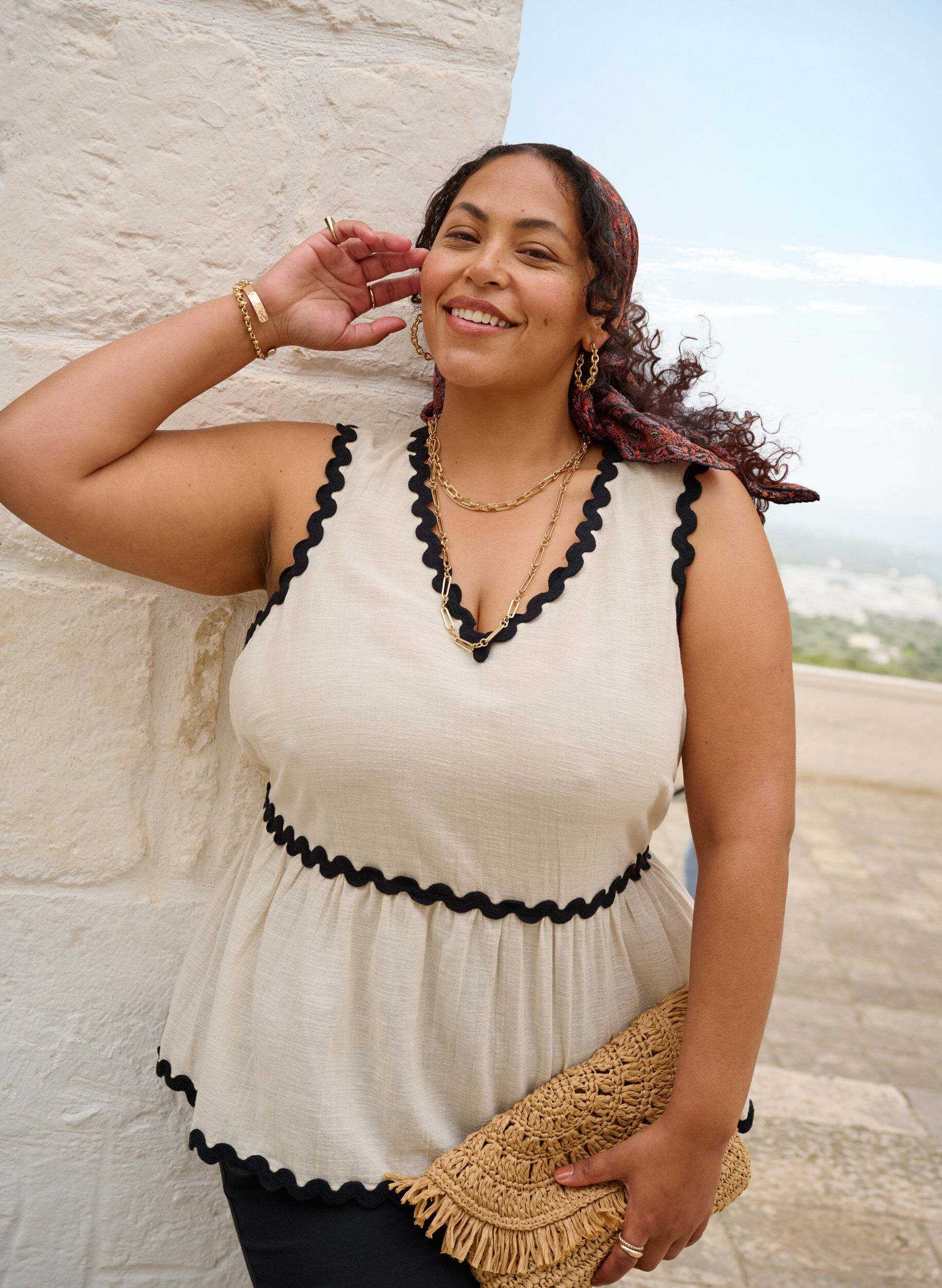 Zizzi Chemisier sans manches avec bords contrast&eacute;s et &eacute;chancr&eacute;s, Beige, Image image number 0