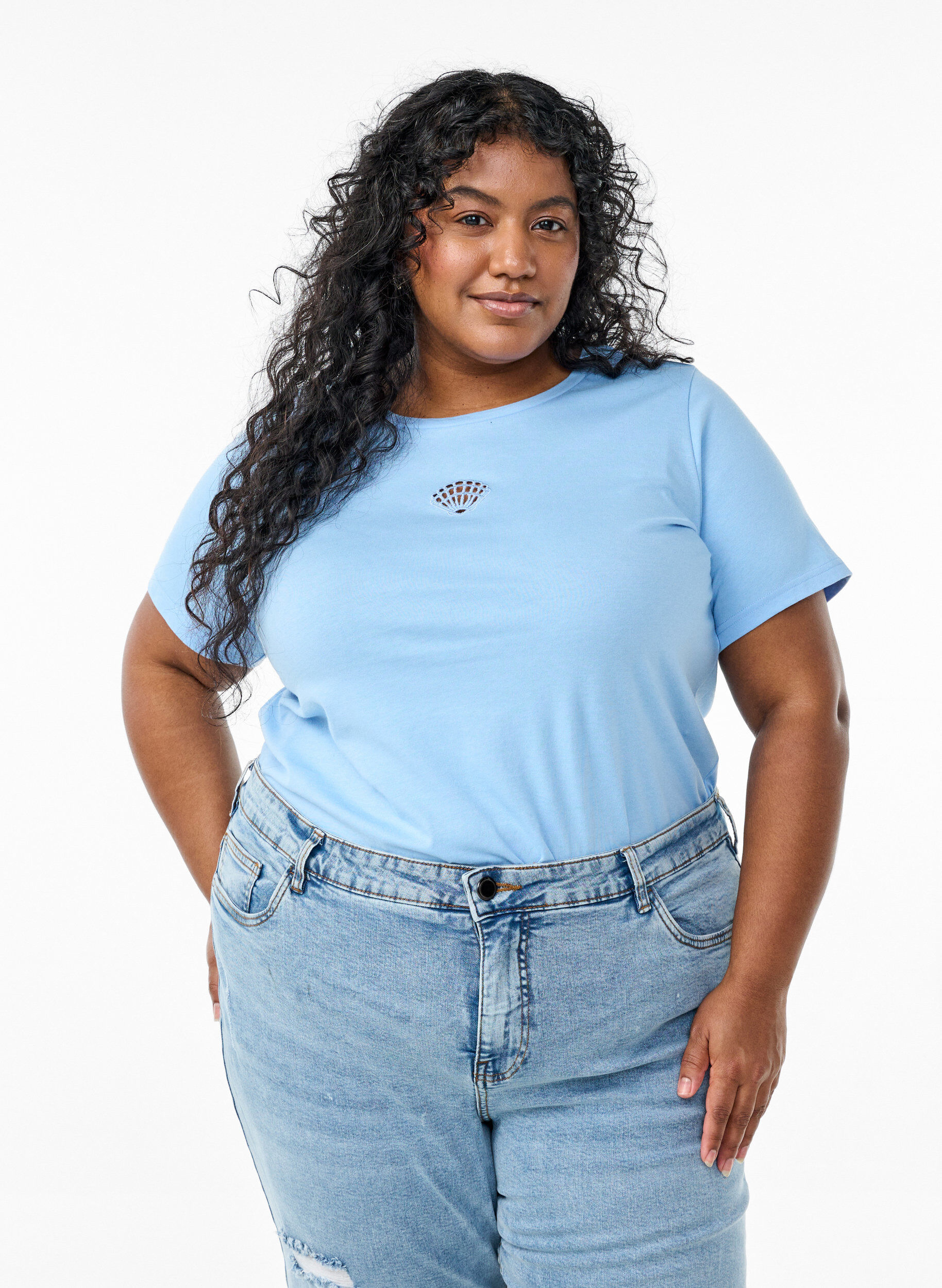 Zizzi T-shirt avec d&eacute;tails d&eacute;coratifs, Bleu Clair, Model image number 0