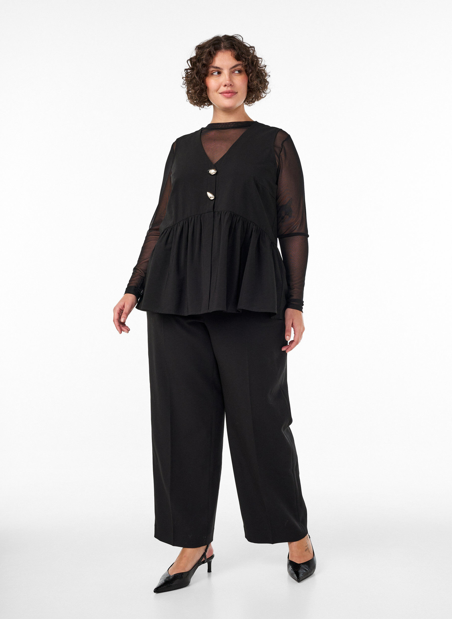 ZizziBlouse p&eacute;plum sans manches avec boutons d&eacute;coratifs, Noir, Model image number 1