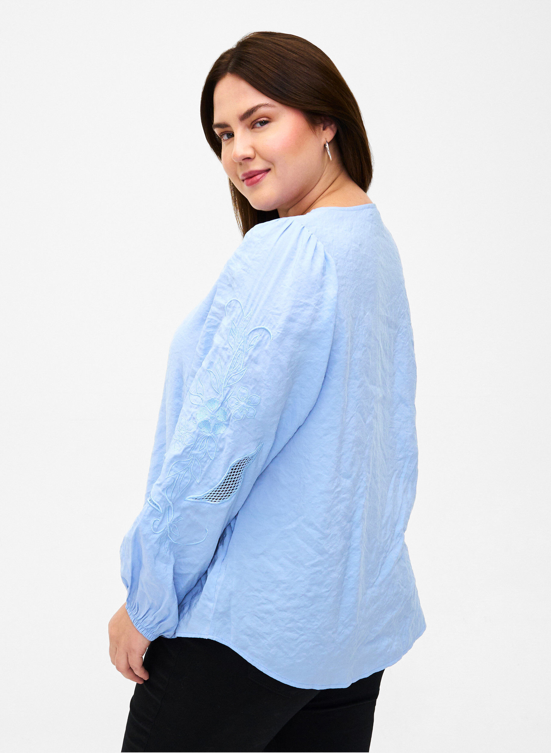 Zizzi Chemisier en TENCEL&trade; Modal avec des broderies, Serenity, Model image number 1