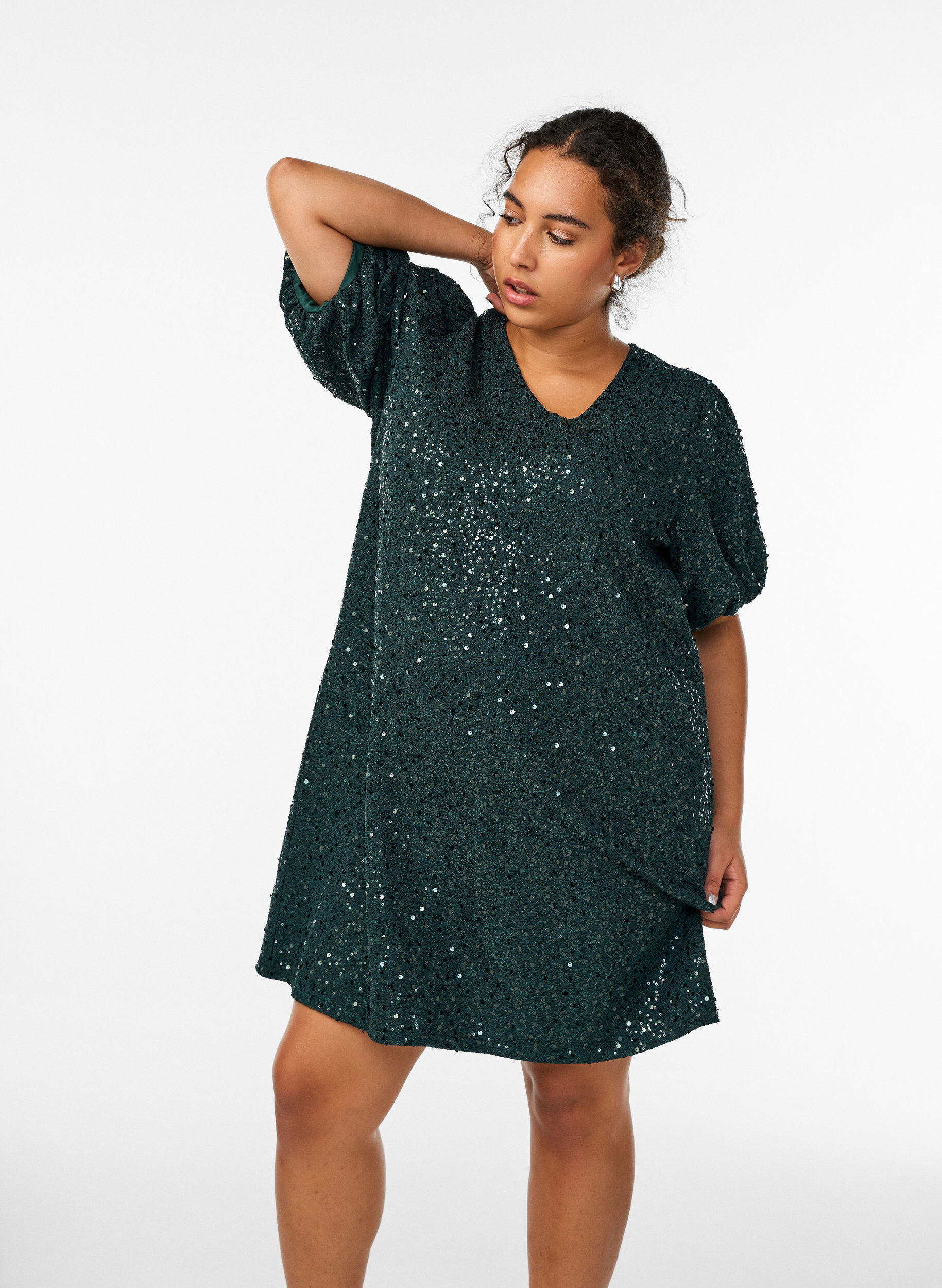Zizzi Robe courte &agrave; sequins &agrave; manches bouffantes, Vert fonc&eacute;, Model image number 1