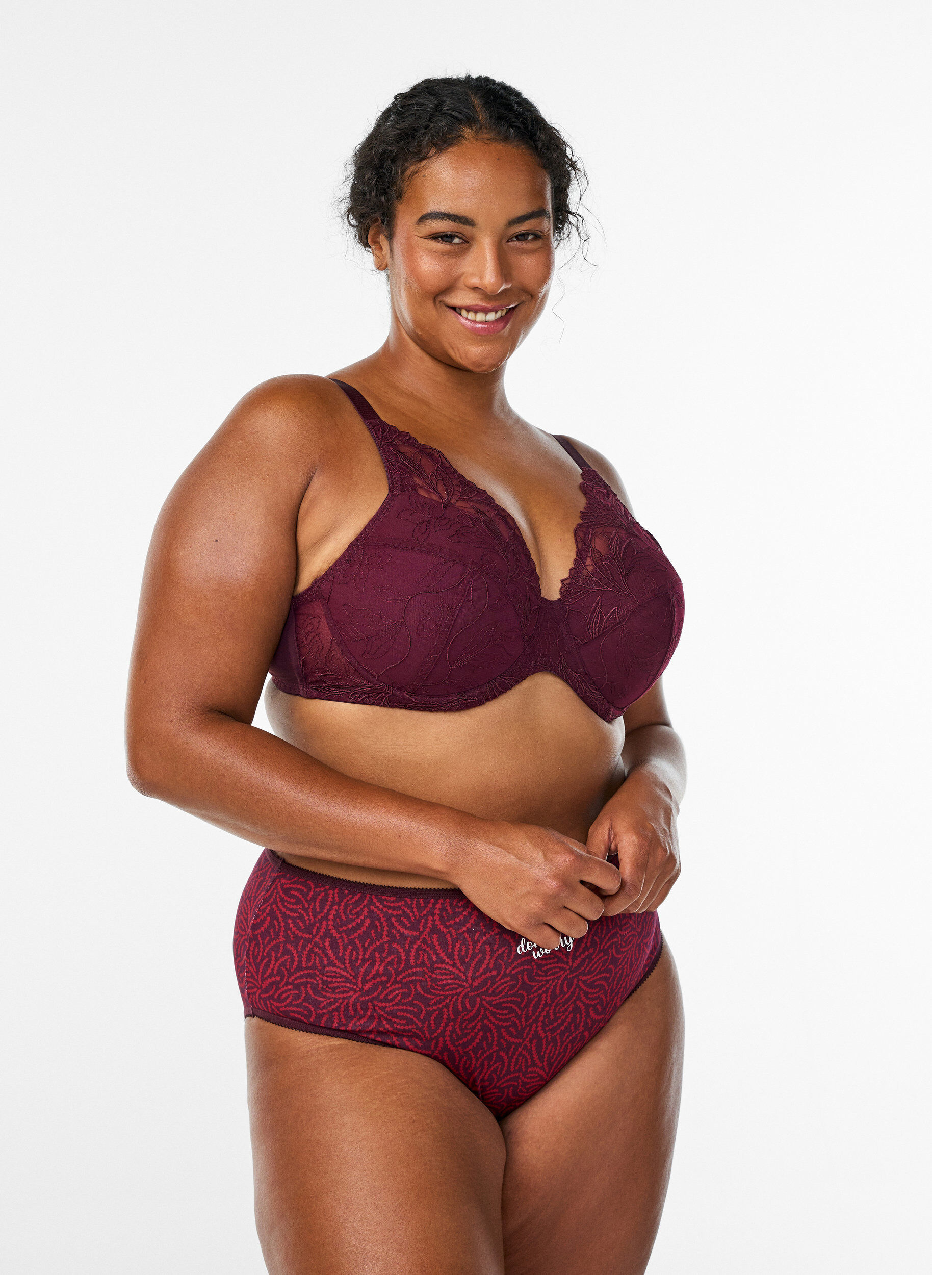 Zizzi Soutien-gorge rembourr&eacute; en dentelle avec armatures, Bordeaux, Model image number 1