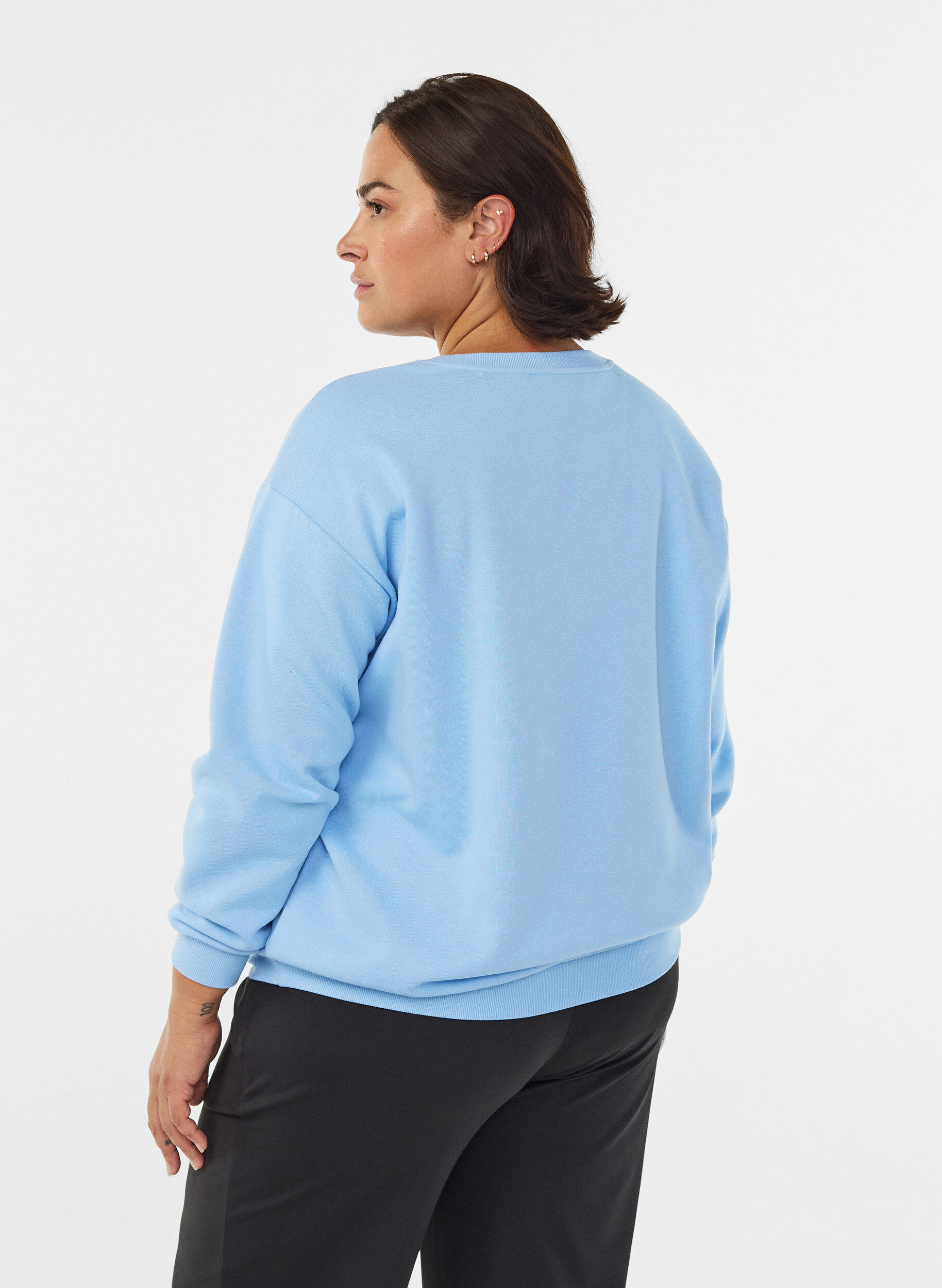 Zizzi Sweatshirt avec logo en tissu &eacute;ponge, Bleu Clair, Model image number 2