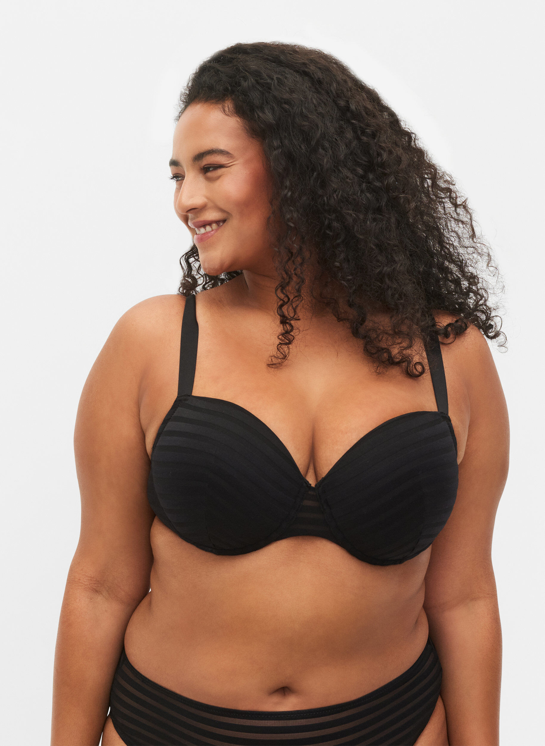 Zizzi Soutien-gorge matelass&eacute; avec armature, Black, Model image number 0
