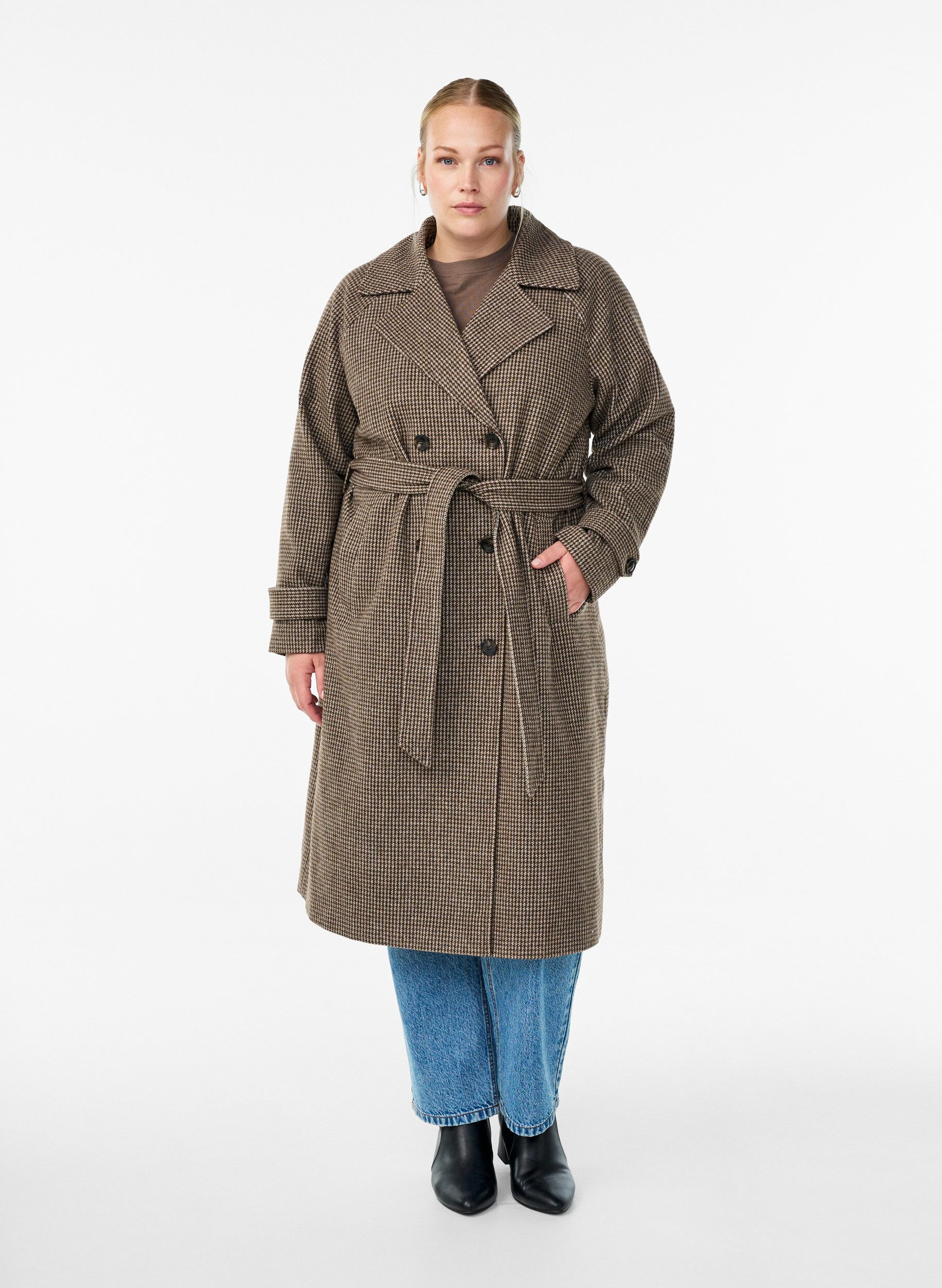 Zizzi Manteau &agrave; carreaux avec ceinture, Marron, Model image number 1