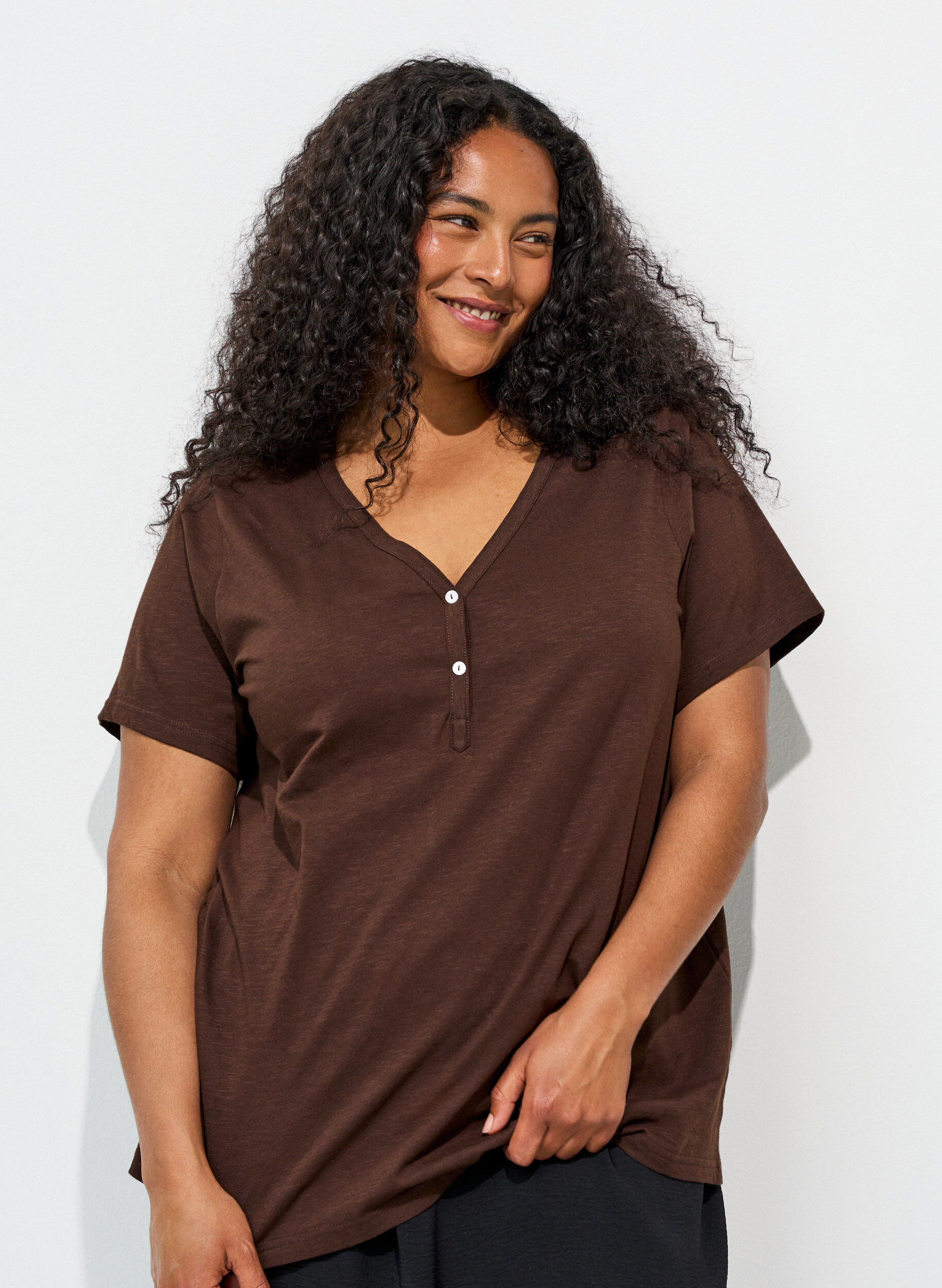 FLASH - T-shirt dot&eacute; de boutons