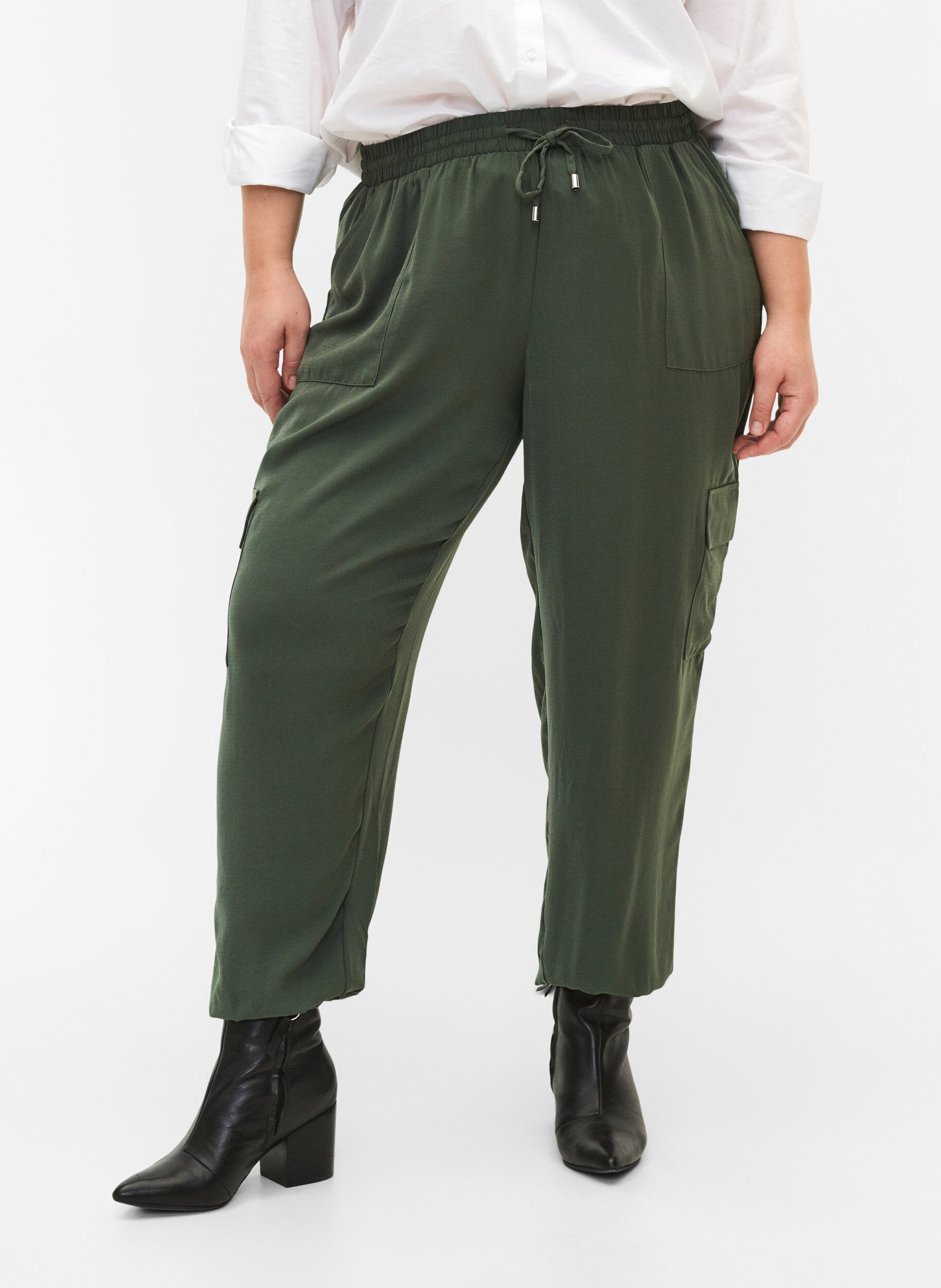 Zizzi Pantalon &agrave; poches cargo, Thyme, Model image number 2