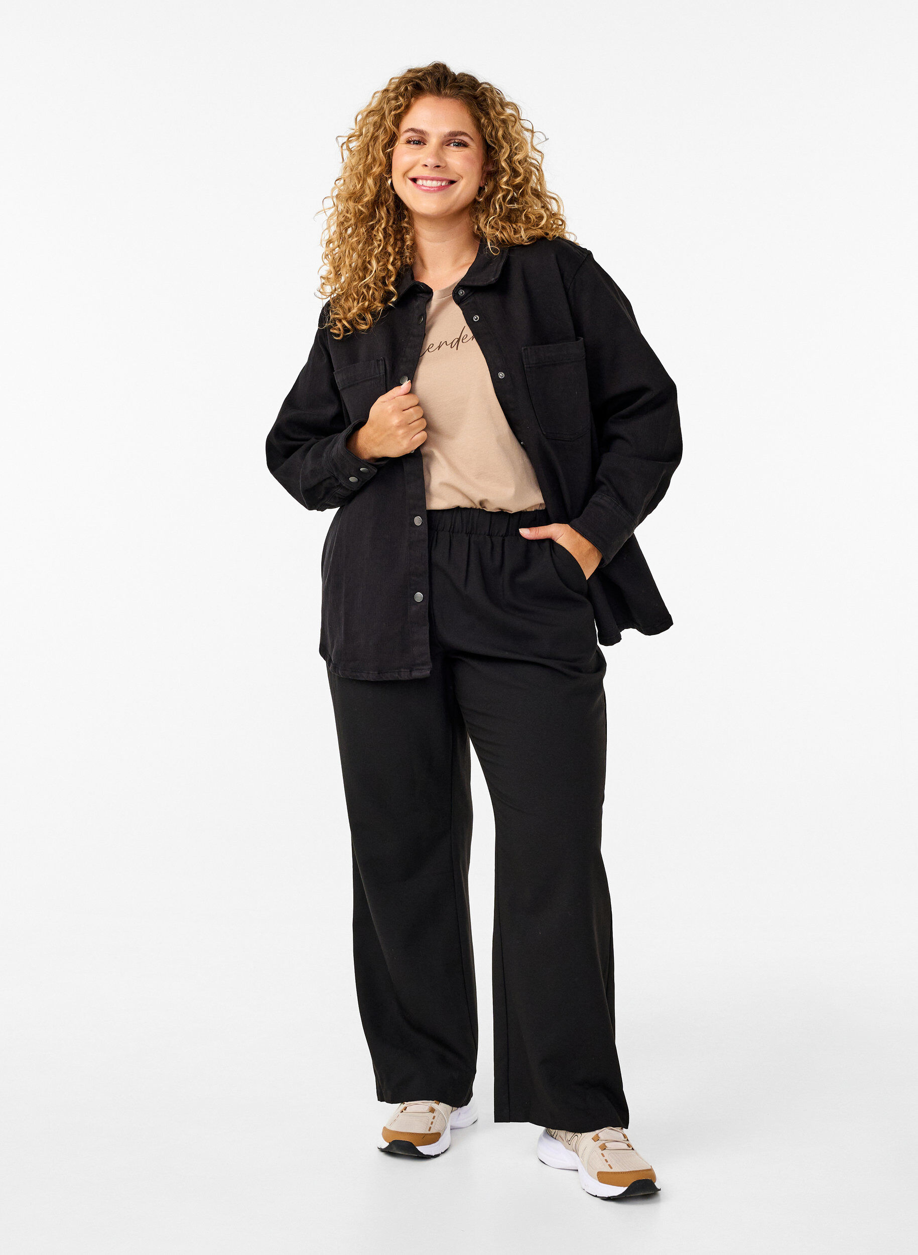 Zizzi Chemise en denim &agrave; boutons et poches poitrine, Black, Image image number 0