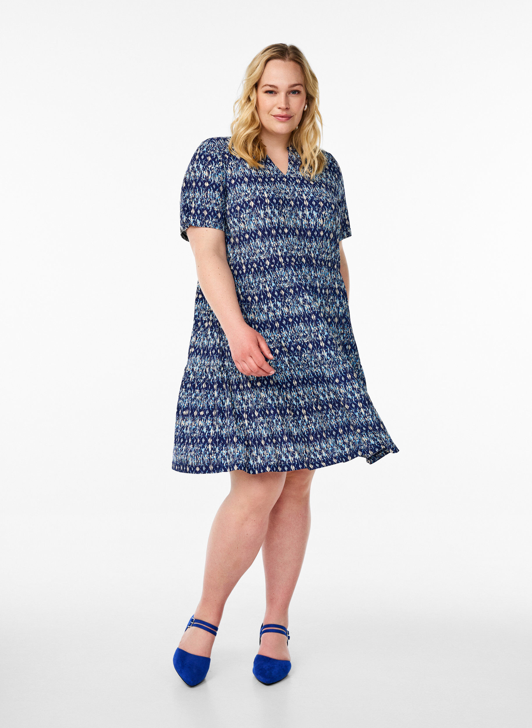 Zizzi Robe &agrave; motifs avec empi&egrave;cements, Bleu, Model image number 1
