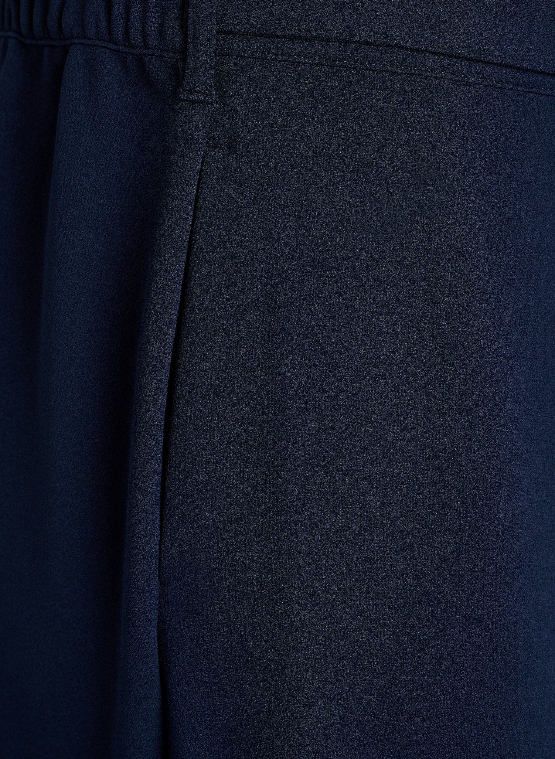 Zizzi Pantalon taille haute avec ceinture et boucle dor&eacute;e, Bleu, Packshot image number 3