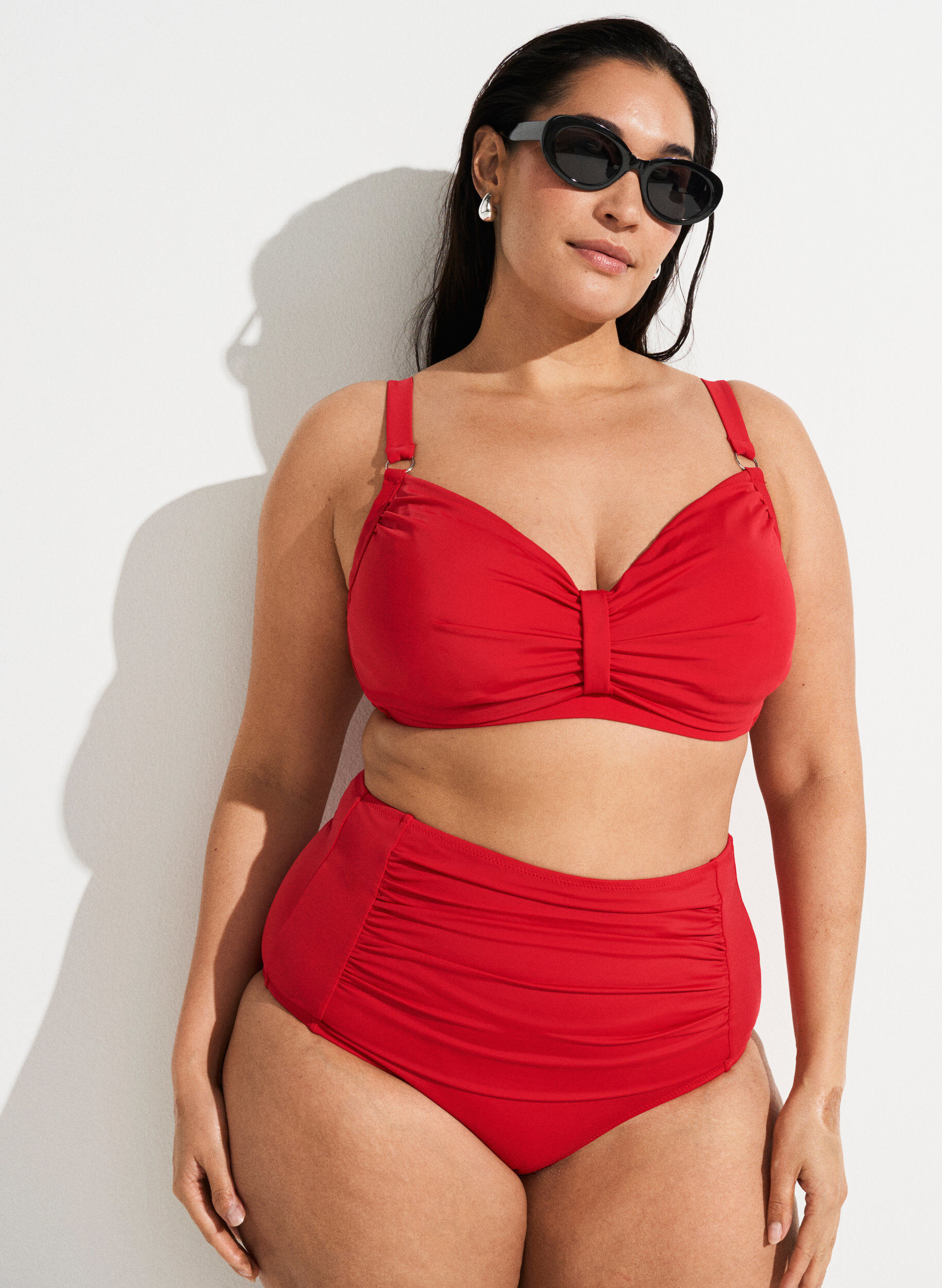 Zizzi Soutien-gorge de bikini &agrave; armatures avec drap&eacute;, Rouge, Image image number 0