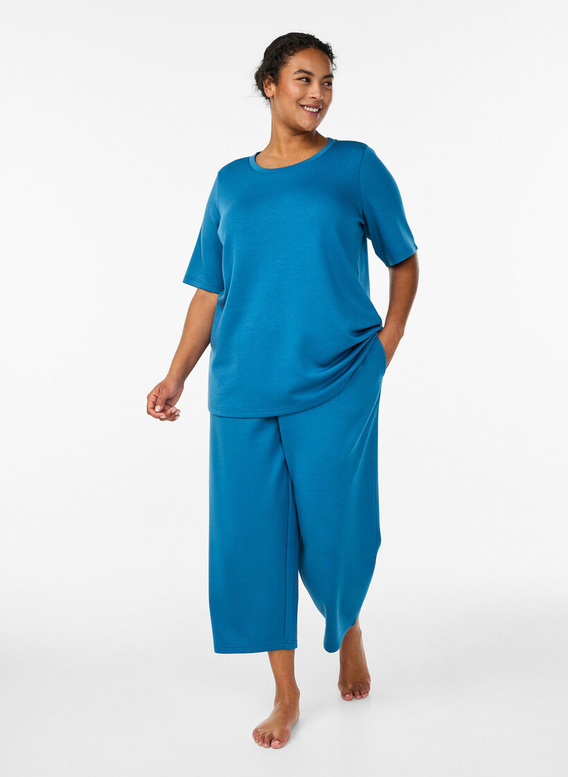 Pantalon 7/8 en m&eacute;lange de modal avec poches, Bleu p&eacute;trole, Model image number 0