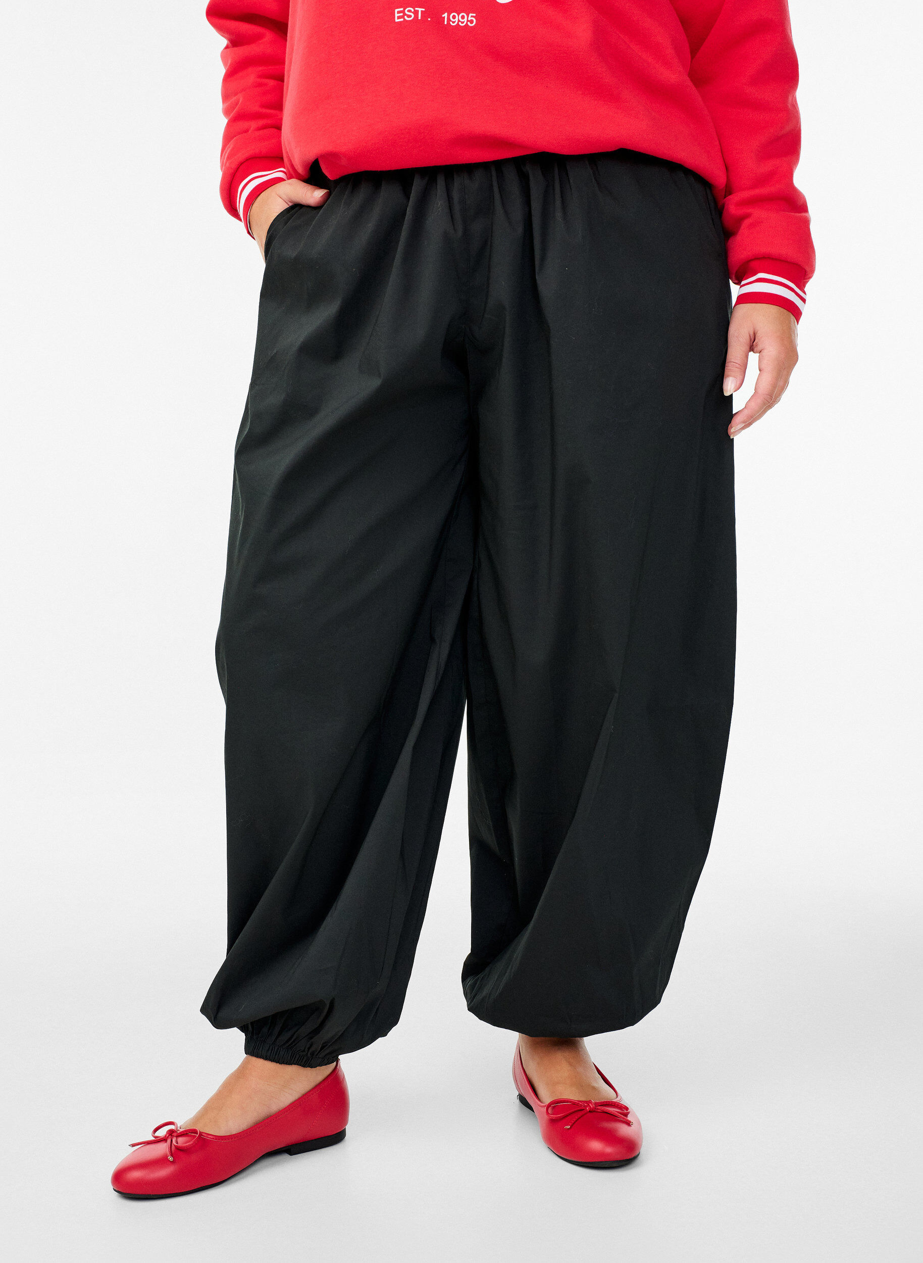 Pantalon ballon avec poches et ceinture &eacute;lastique, Noir, Model