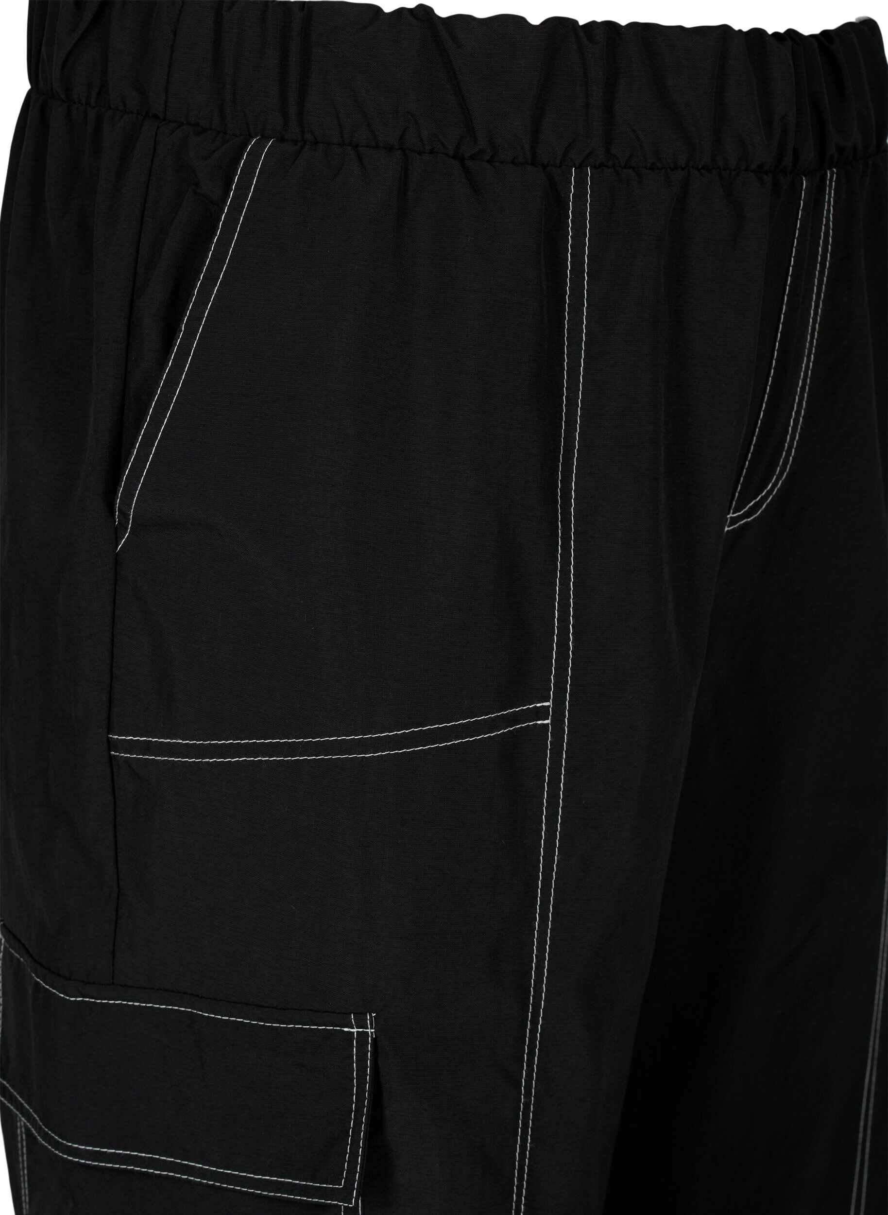 Zizzi Pantalon cargo avec coutures contrast&eacute;es, Black, Packshot image number 2