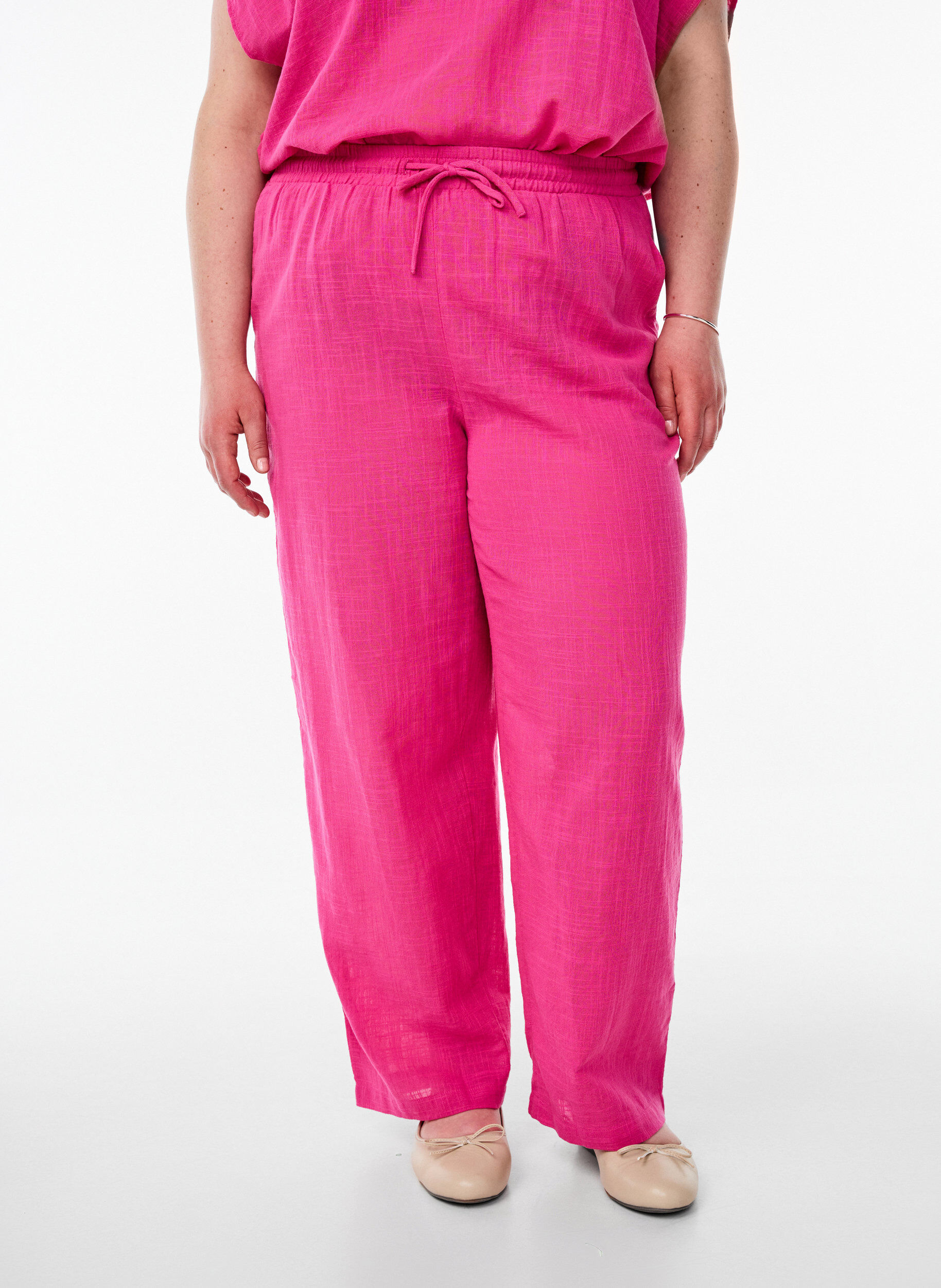 Zizzi FLASH - Pantalon coupe droite avec taille haute, Rose, Model image number 2