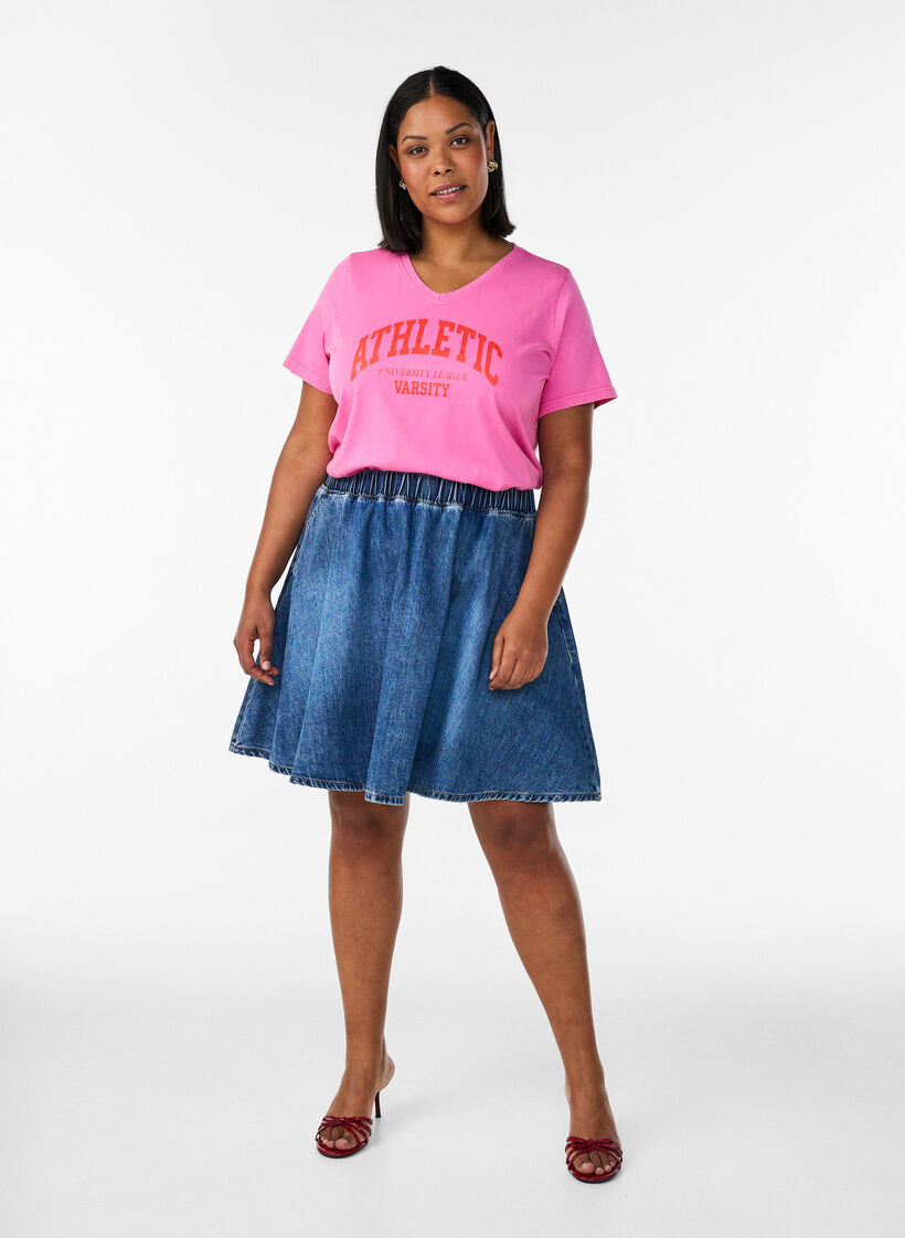 T-shirt en coton bio avec un imprim&eacute; varsity et col V, Rose, Model image number 1
