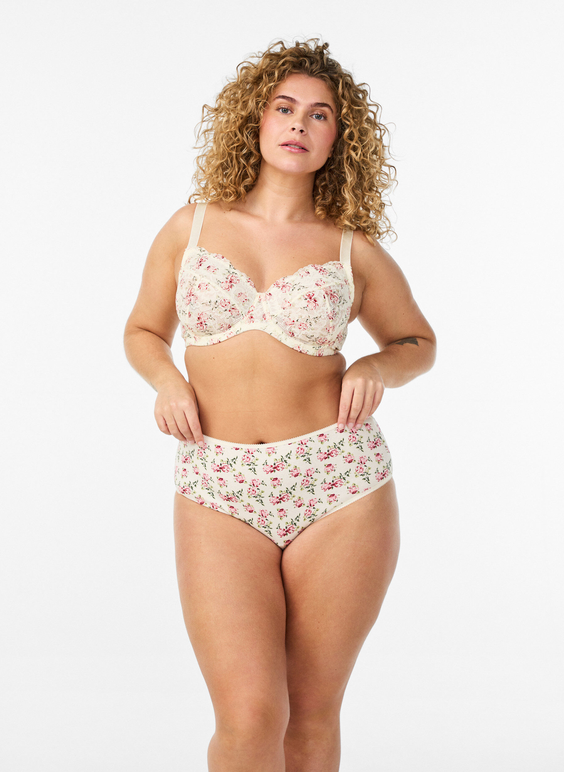 Zizzi Soutien-gorge embo&icirc;tant en dentelle florale, Blanc, Model image number 1