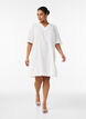 Robe mi-longue en coton avec broderie et col en V, Blanc, Model image number 1