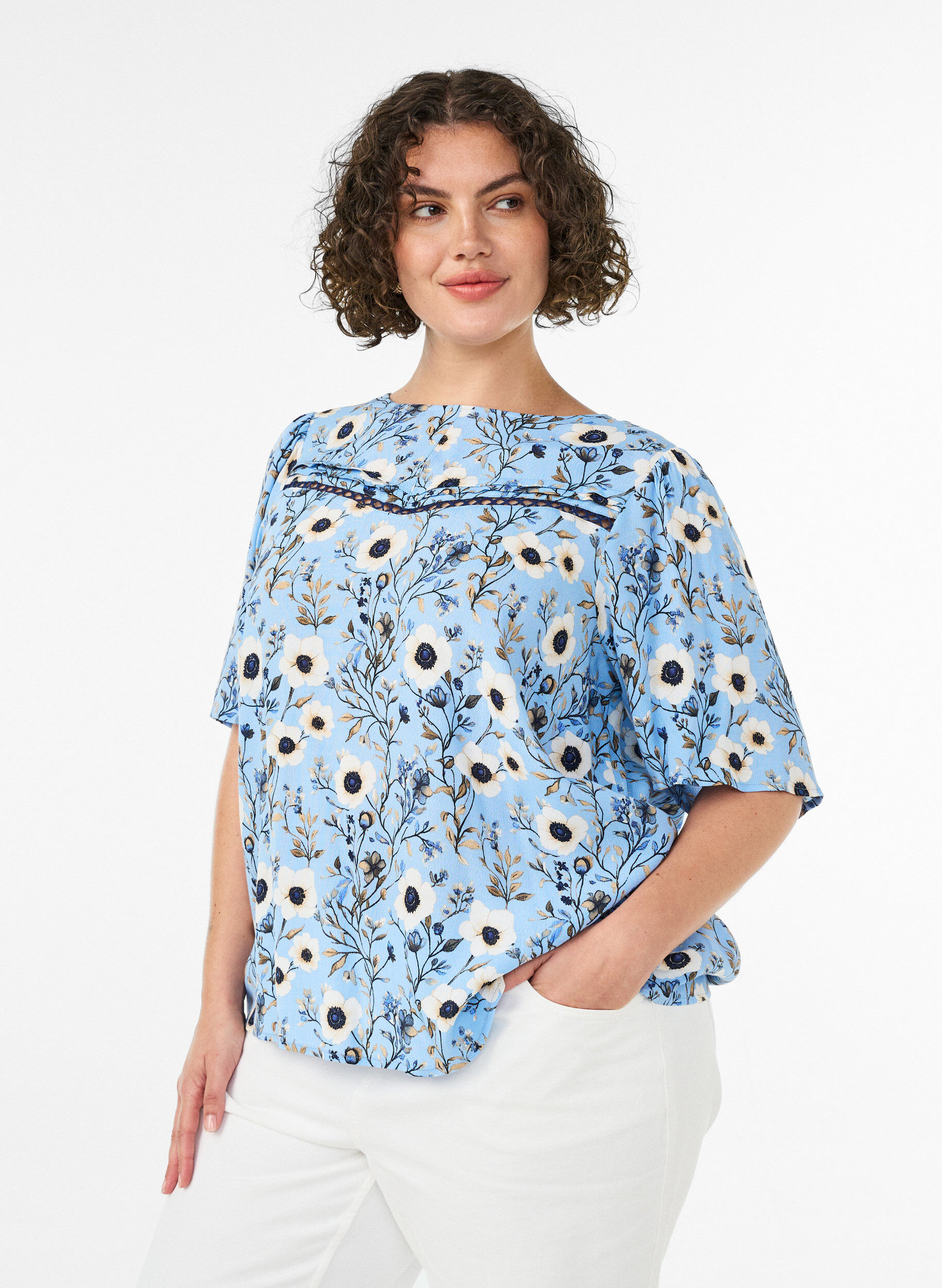 Blouse fleurie &agrave; manches courtes, Bleu, Model