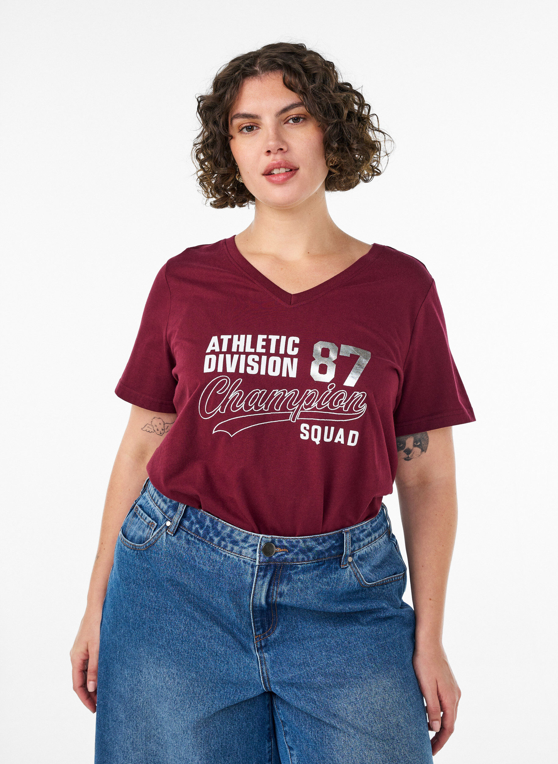 ZizziT-shirt en coton bio avec un imprim&eacute; texte sportif, Bordeaux, Model image number 0